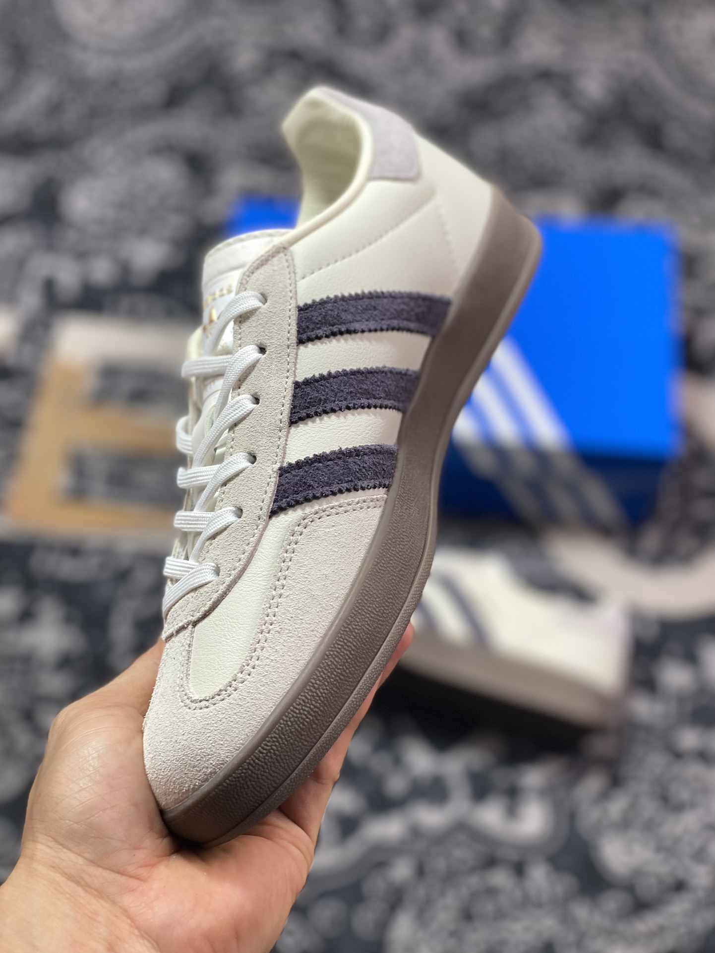 240 Emmi x Adidas Gazelle Indoor Trainers 羚羊内训系列低帮板鞋“联名燕麦米白藏蓝焦糖底”IH8548