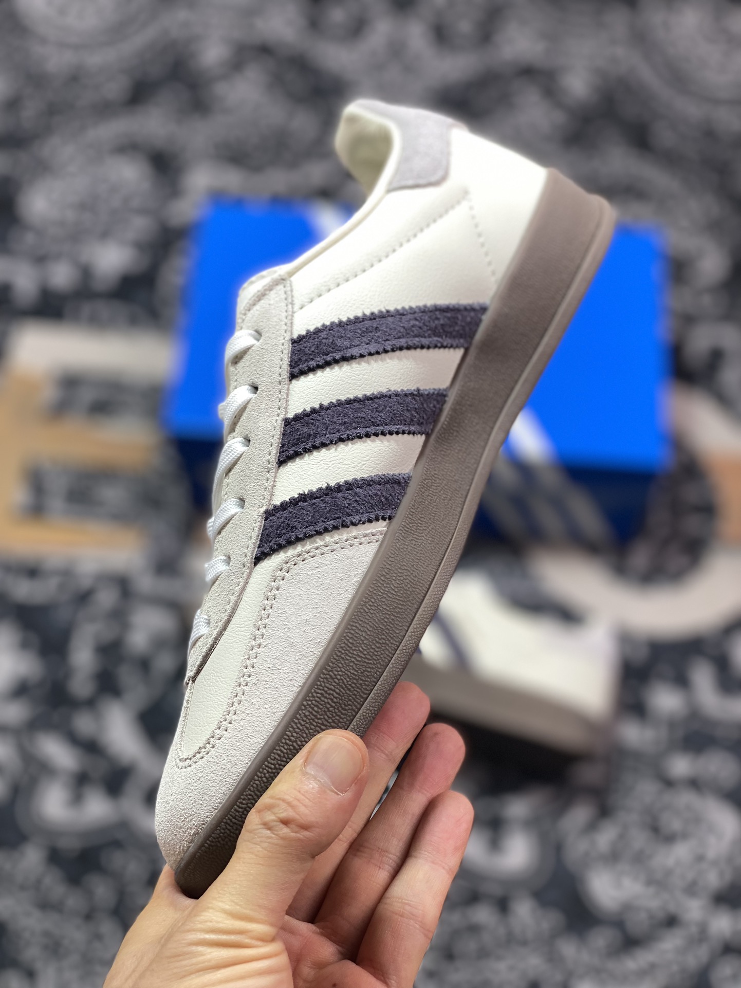 240 Emmi x Adidas Gazelle Indoor Trainers 羚羊内训系列低帮板鞋“联名燕麦米白藏蓝焦糖底”IH8548