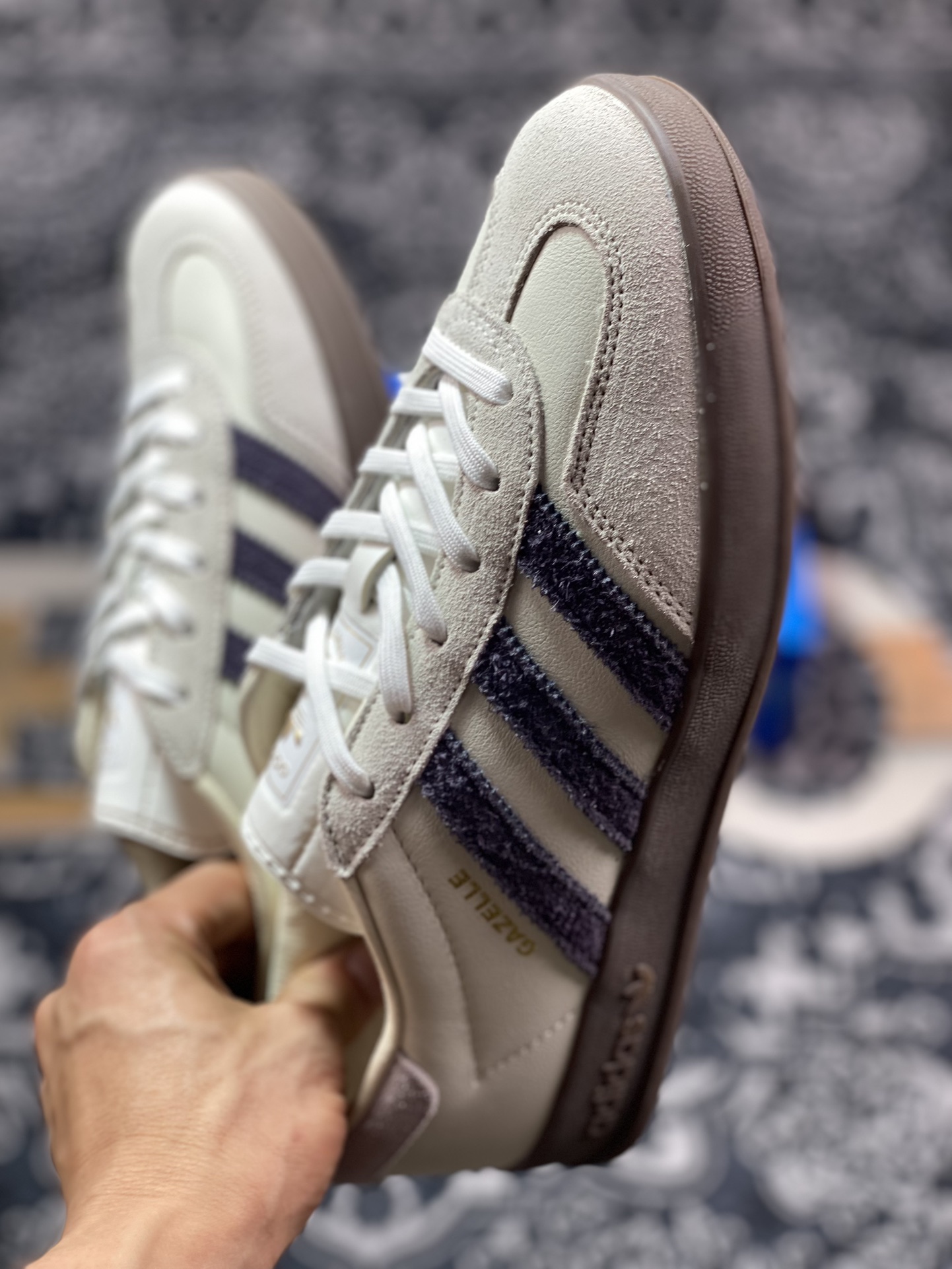 240 Emmi x Adidas Gazelle Indoor Trainers 羚羊内训系列低帮板鞋“联名燕麦米白藏蓝焦糖底”IH8548