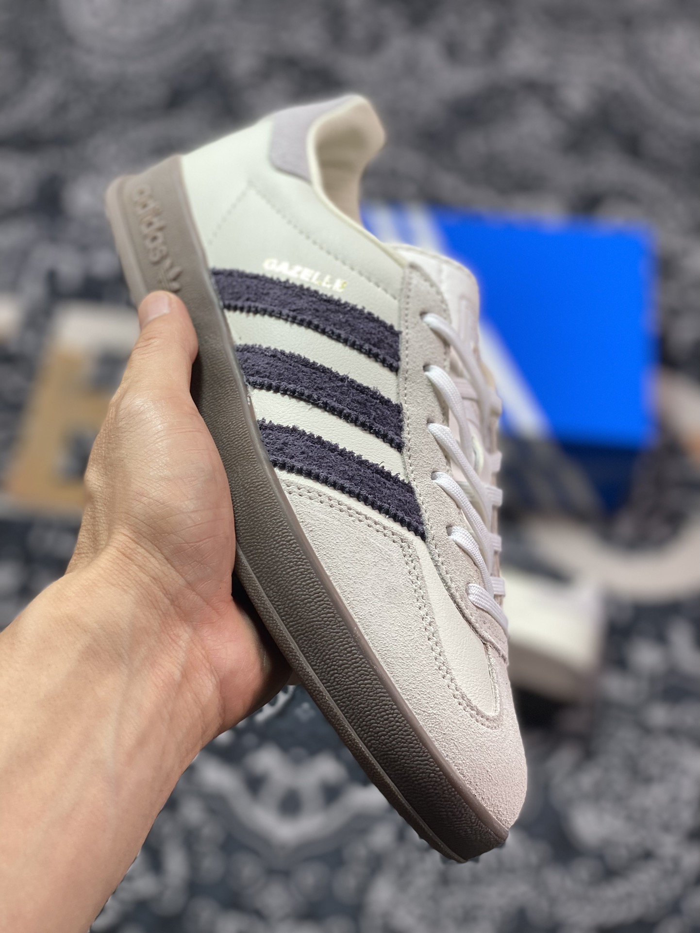 240 Emmi x Adidas Gazelle Indoor Trainers 羚羊内训系列低帮板鞋“联名燕麦米白藏蓝焦糖底”IH8548