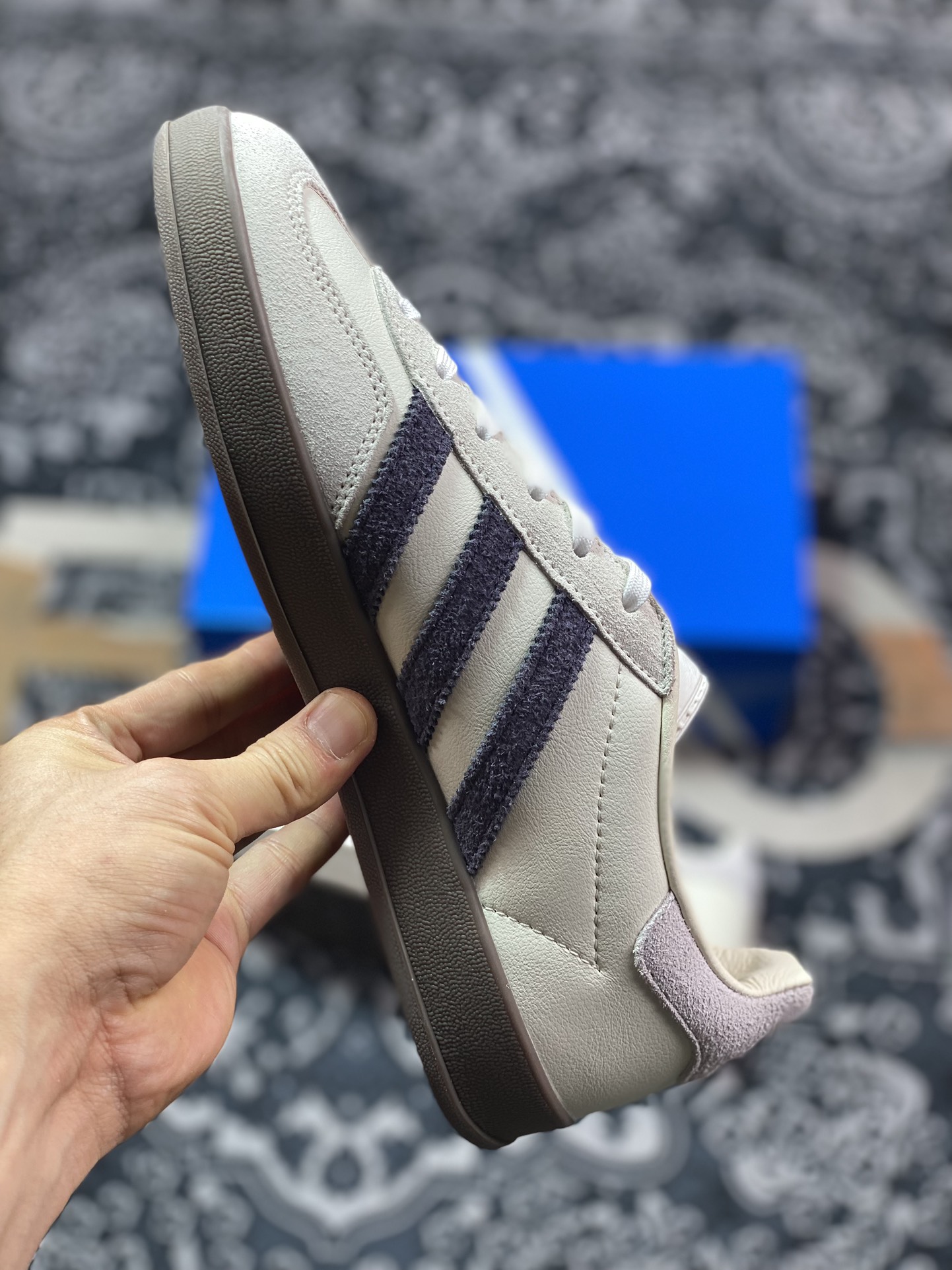 240 Emmi x Adidas Gazelle Indoor Trainers 羚羊内训系列低帮板鞋“联名燕麦米白藏蓝焦糖底”IH8548