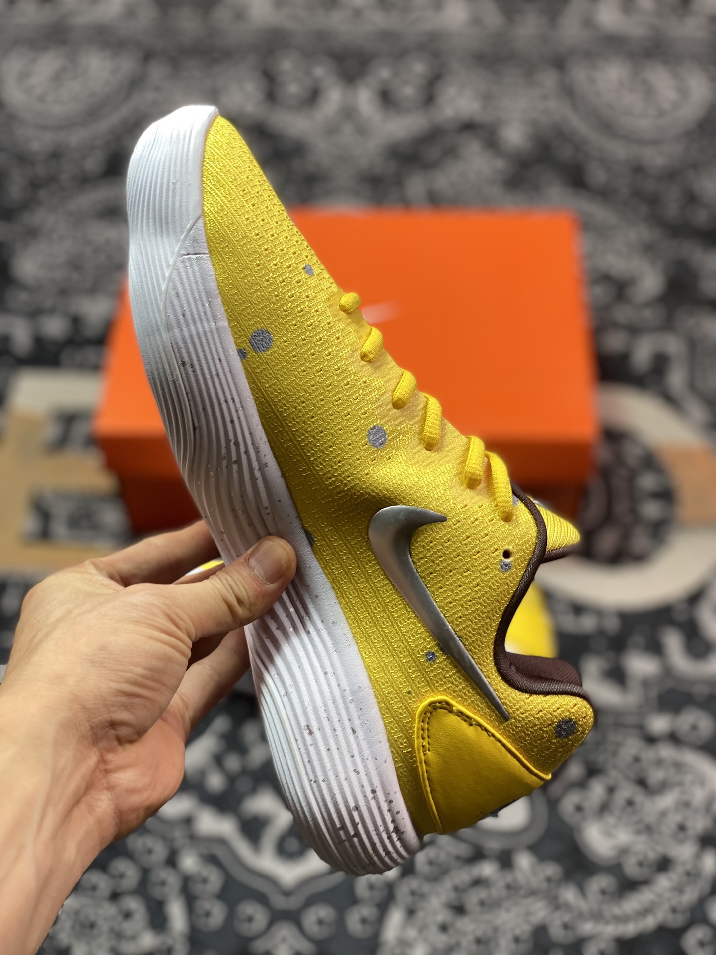 NK Hyperdunk HD2017 Low EP actual basketball shoes SpongeBob SquarePants yellow 897637-700