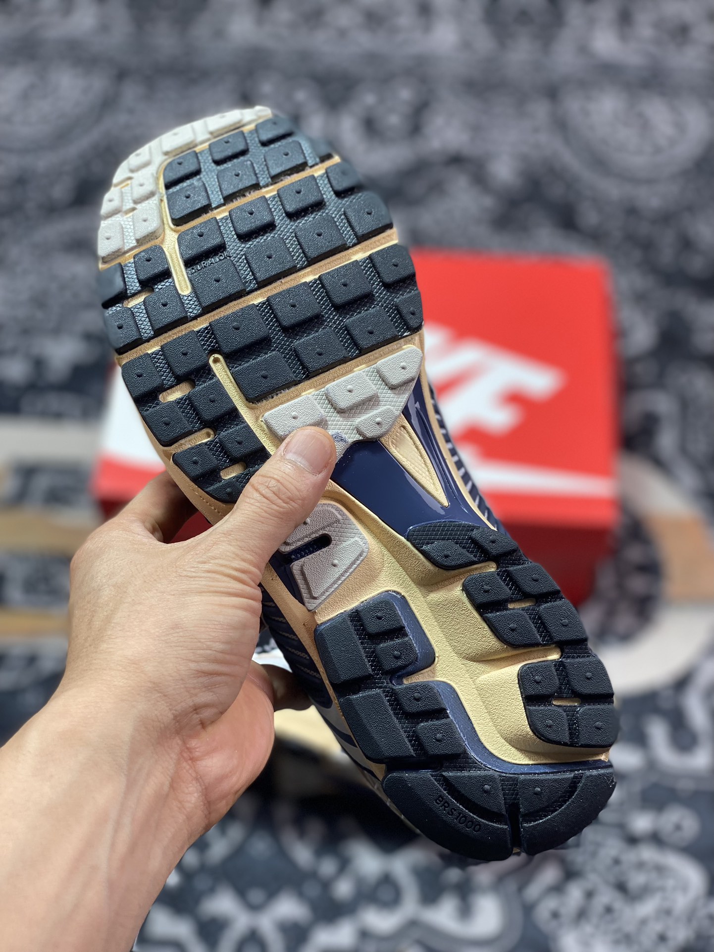 Nike Air Zoom Vomero 5 Classic Retro Trend Sports Shoes HF4259-100