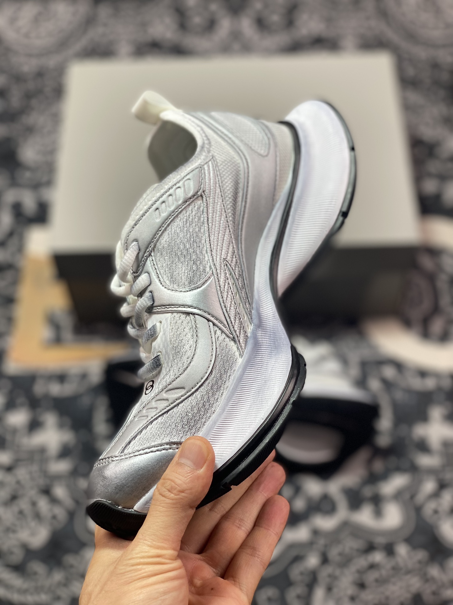 400 BALENCIAGA Circuit Sneakers 环道系列低帮复古慢跑鞋“网织银白黑LOGO”793944 WFLGY 9100