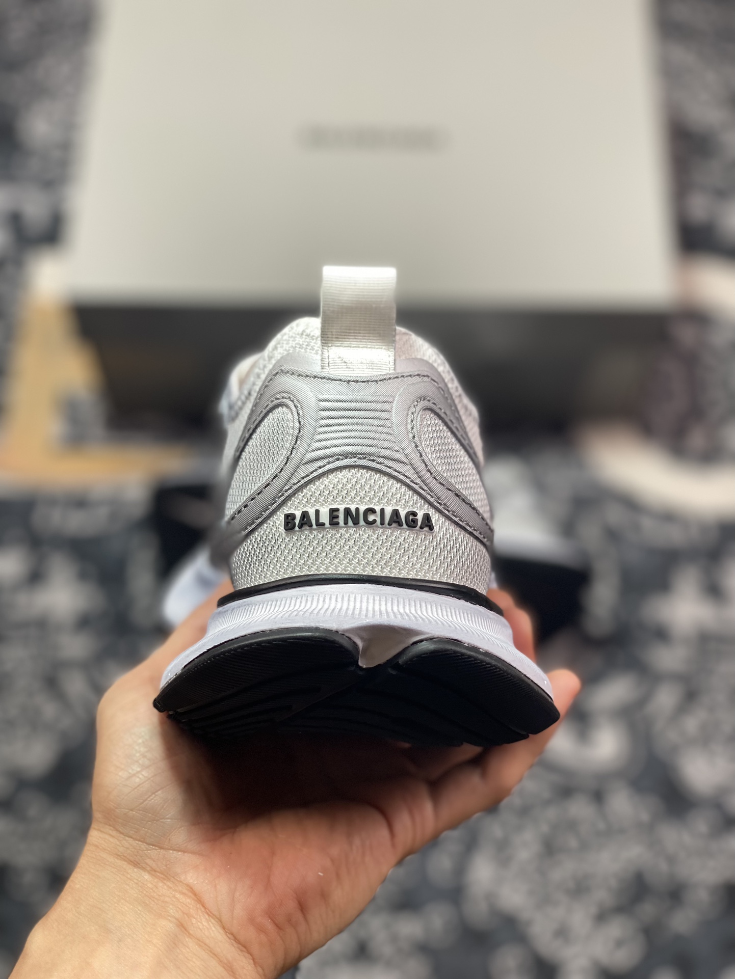 400 BALENCIAGA Circuit Sneakers 环道系列低帮复古慢跑鞋“网织银白黑LOGO”793944 WFLGY 9100