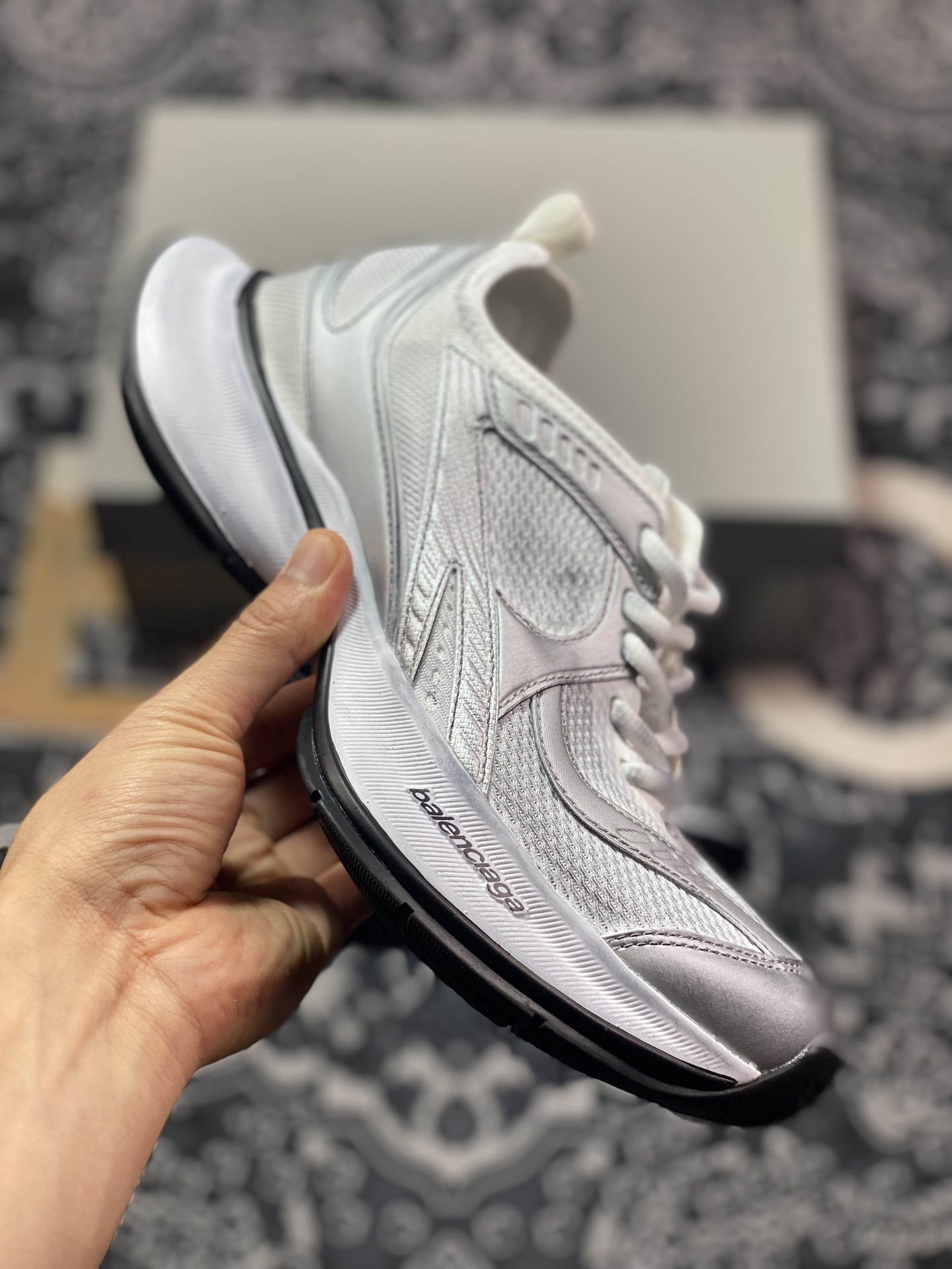 400 BALENCIAGA Circuit Sneakers 环道系列低帮复古慢跑鞋“网织银白黑LOGO”793944 WFLGY 9100