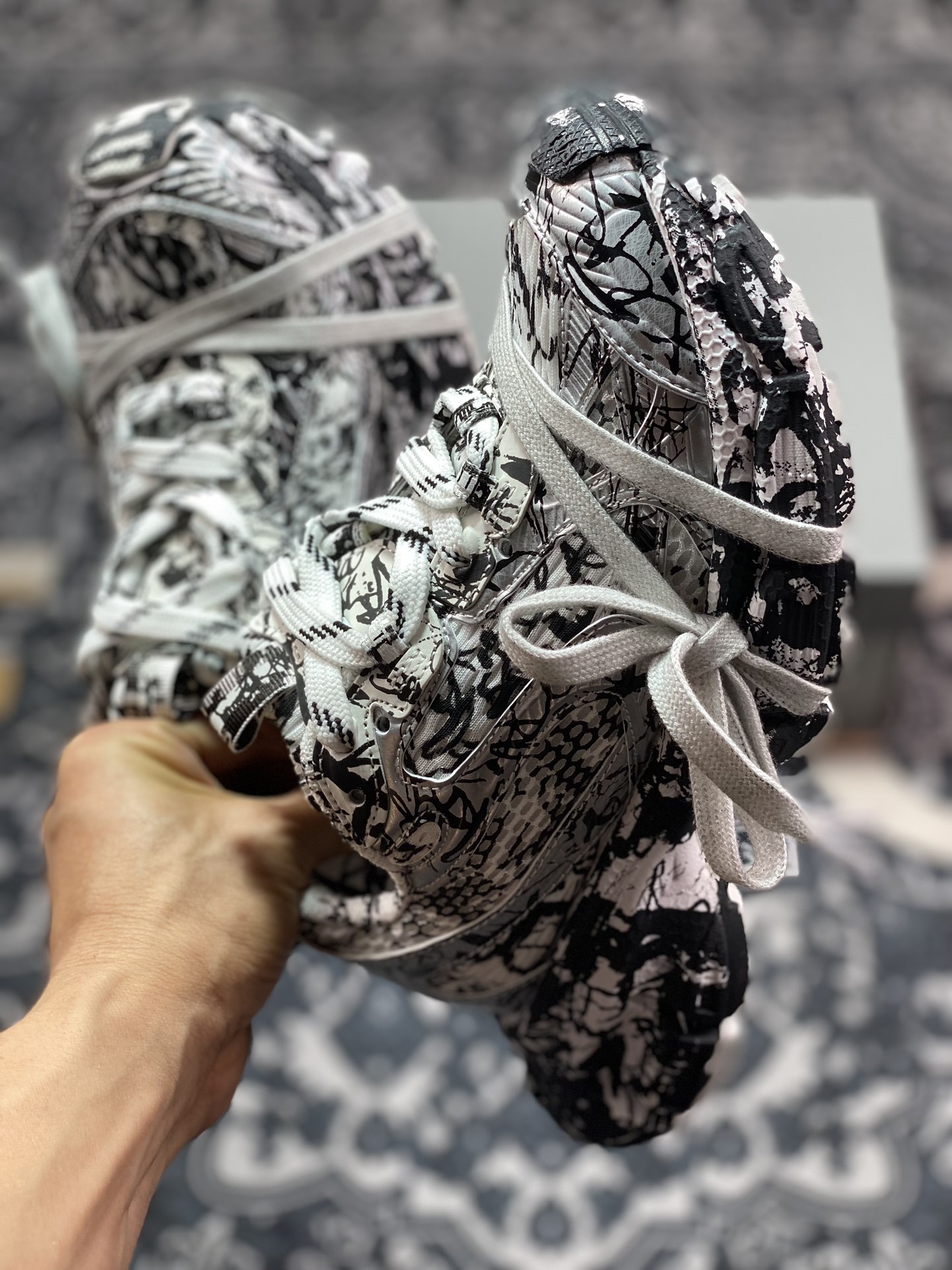 380 巴黎世家BALENCIAGA 3XL Sneakers 3+系列低帮慢跑鞋“网织白银黑涂鸦泼墨”734731 W3XDC 0135