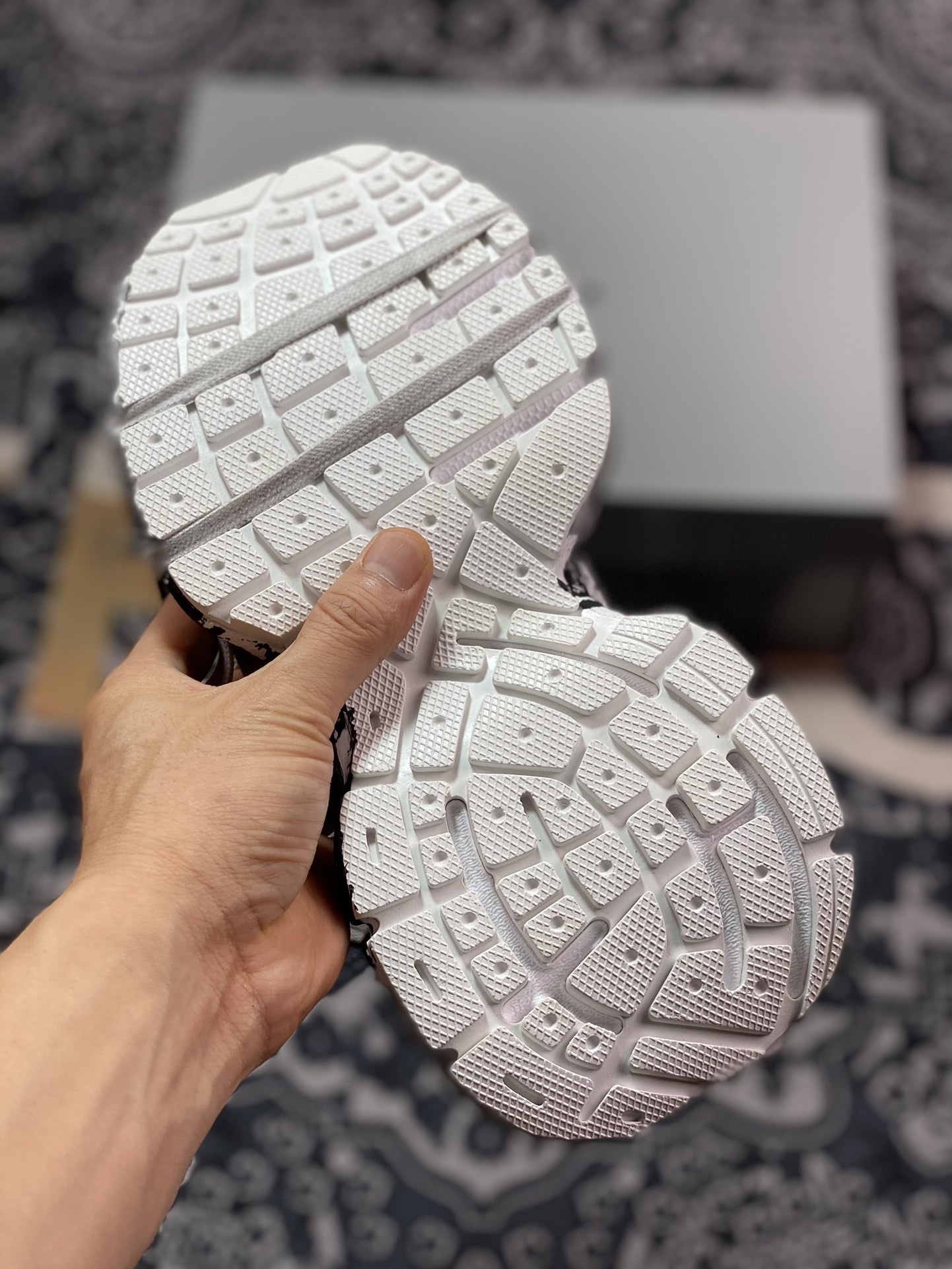 380 巴黎世家BALENCIAGA 3XL Sneakers 3+系列低帮慢跑鞋“网织白银黑涂鸦泼墨”734731 W3XDC 0135