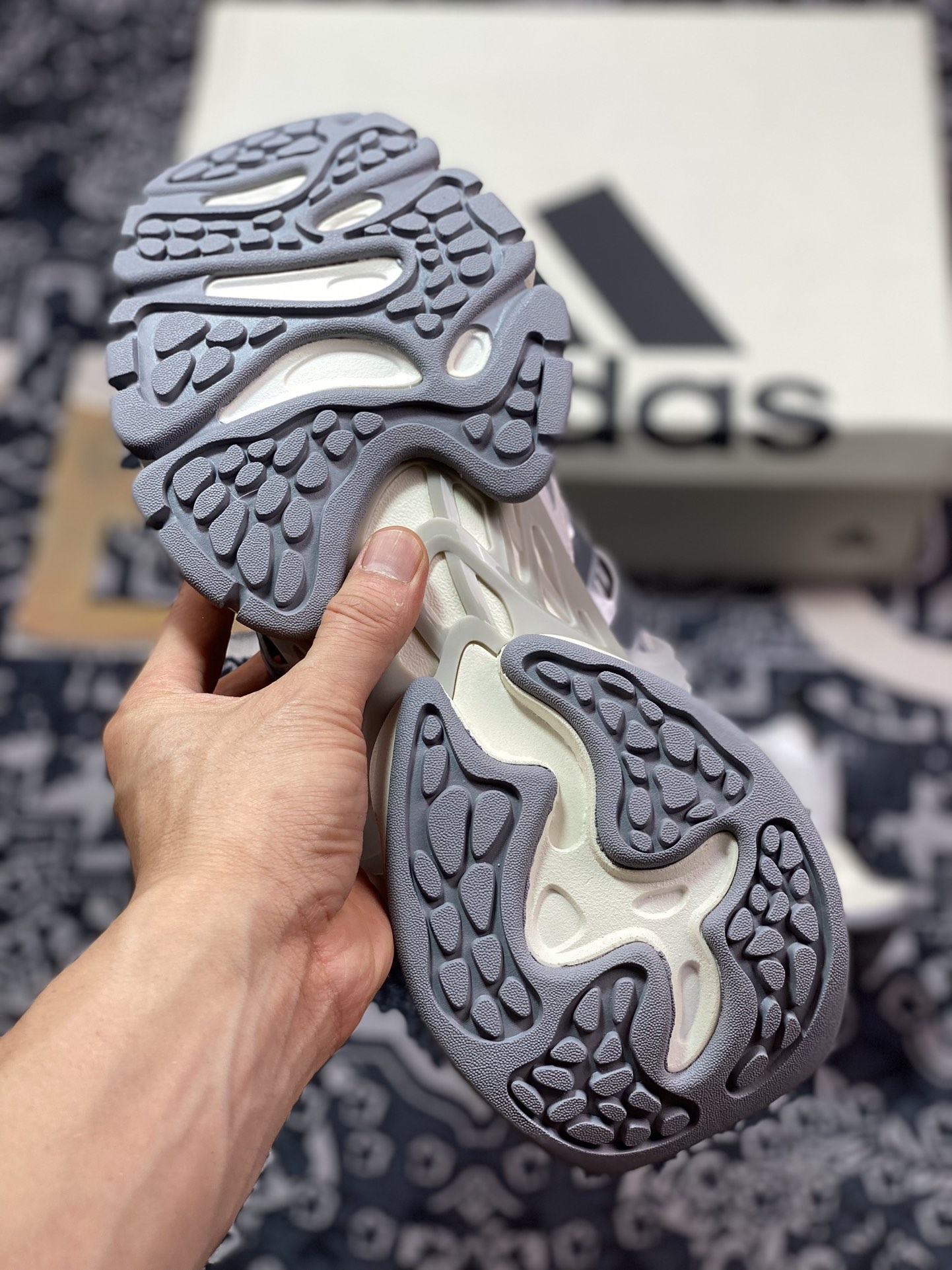 260 阿迪达斯Adidas XLG Runner Deluxe 跑步者豪华版系列低帮慢跑鞋“银白深灰”JP5761