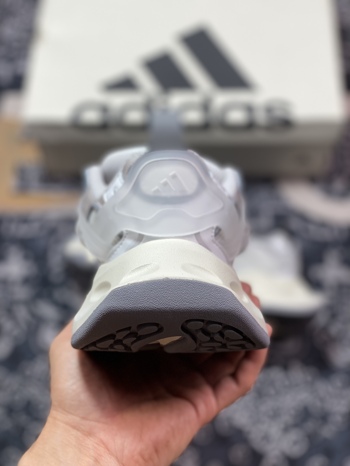 260 阿迪达斯Adidas XLG Runner Deluxe 跑步者豪华版系列低帮慢跑鞋“银白深灰”JP5761