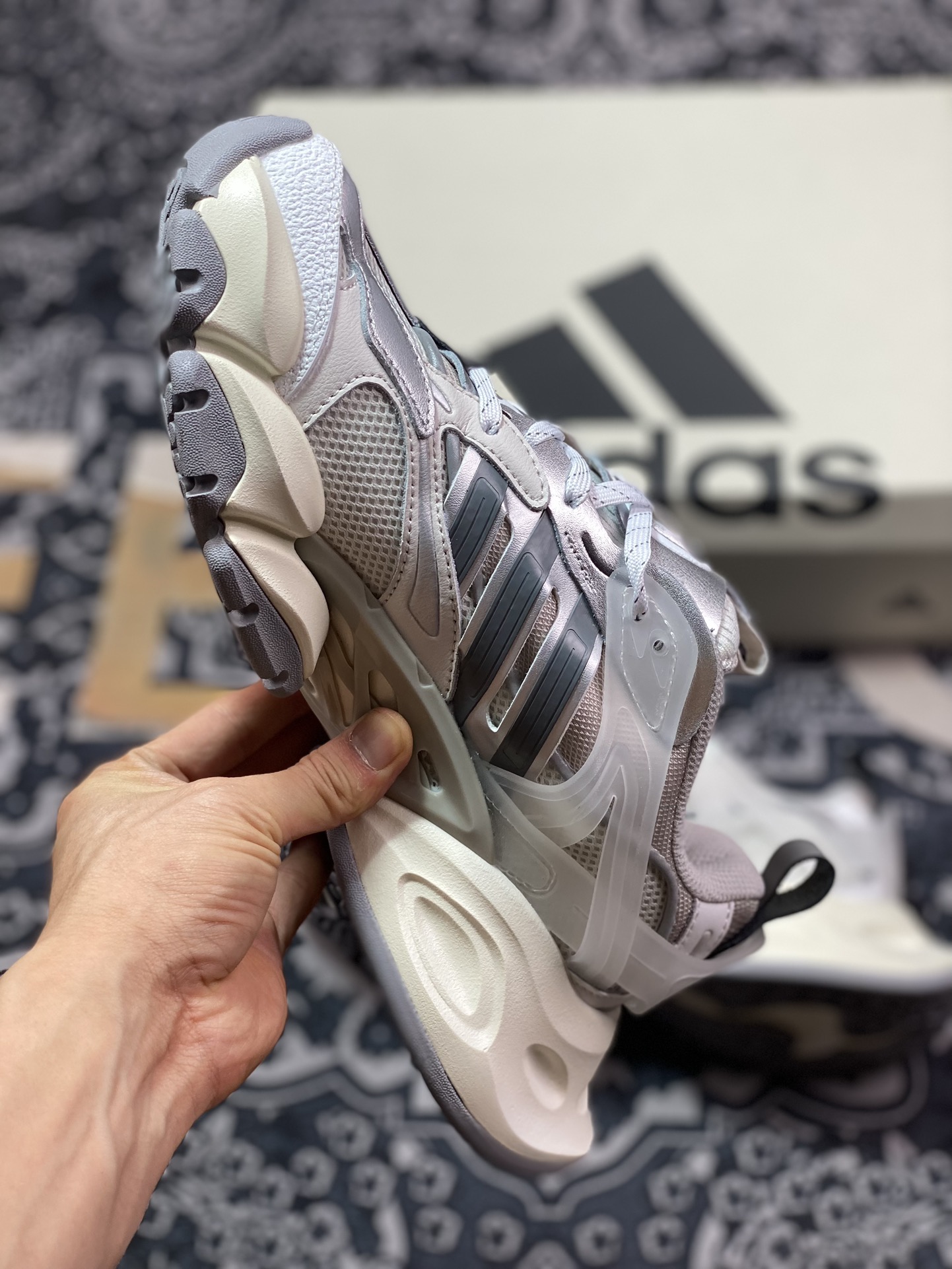 260 阿迪达斯Adidas XLG Runner Deluxe 跑步者豪华版系列低帮慢跑鞋“银白深灰”JP5761