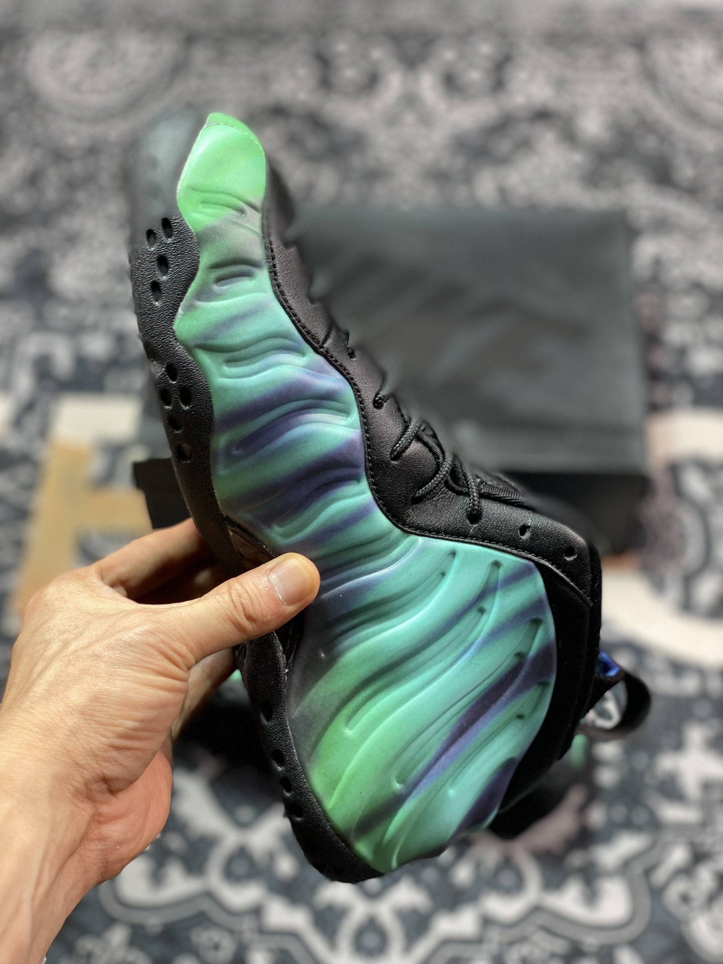 520 Nike Foamposite Pro 喷泡篮球鞋 840559-001 极光喷