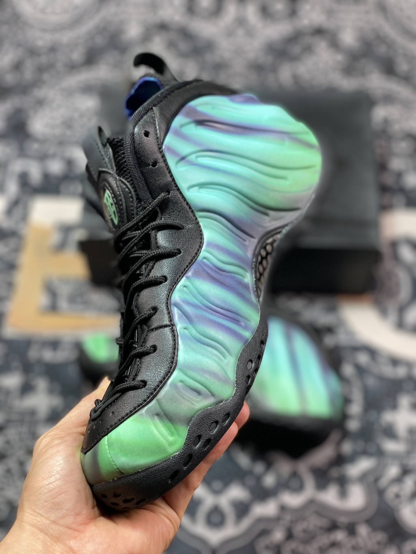 520 Nike Foamposite Pro 喷泡篮球鞋 840559-001 极光喷