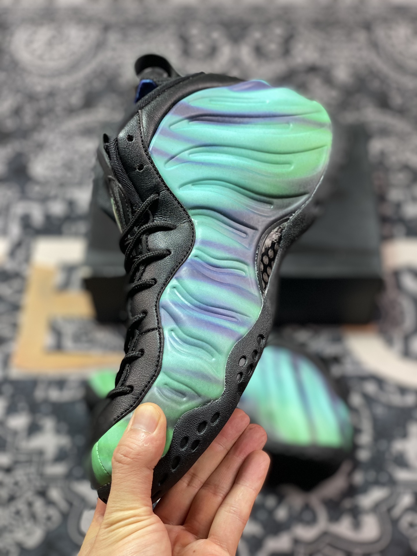 520 Nike Foamposite Pro 喷泡篮球鞋 840559-001 极光喷