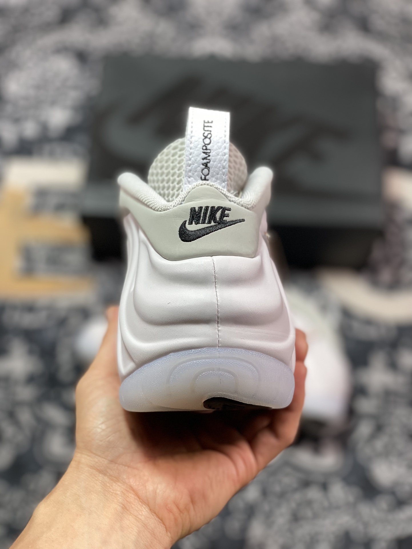 600 Nike Foamposite Pro 喷泡篮球鞋 AO0817-001 五钩喷