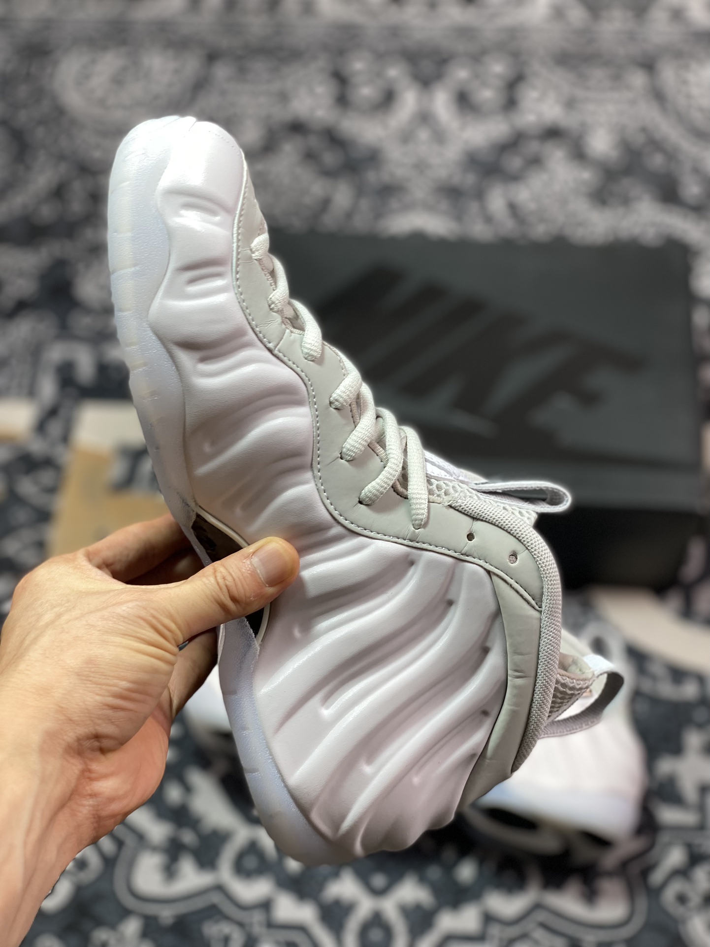 600 Nike Foamposite Pro 喷泡篮球鞋 AO0817-001 五钩喷