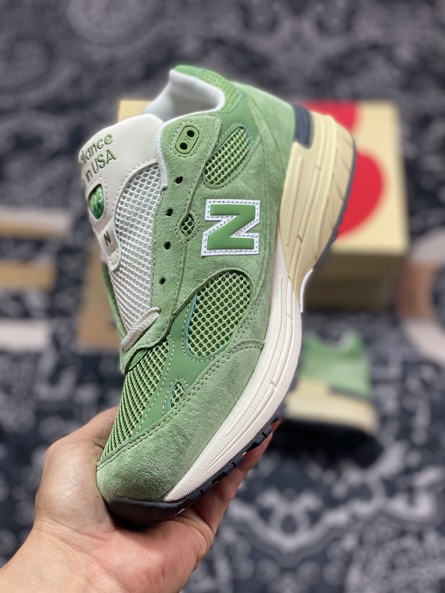 320 新百伦New Balance Made in USA 993"'Chive"系列美产血统经典跑步鞋“联名像葱绿海盐白”U993GW