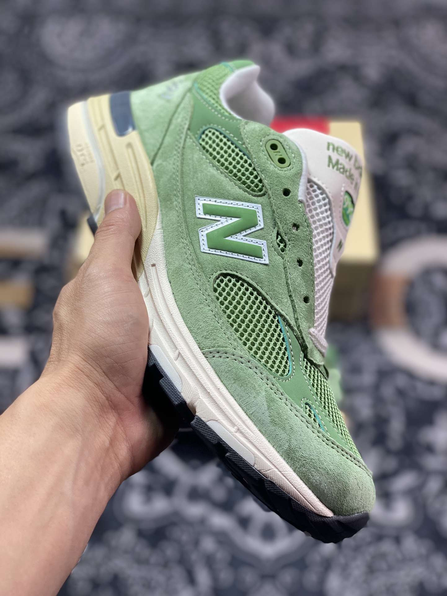 320 新百伦New Balance Made in USA 993″‘Chive”系列美产血统经典跑步鞋“联名像葱绿海盐白”U993GW