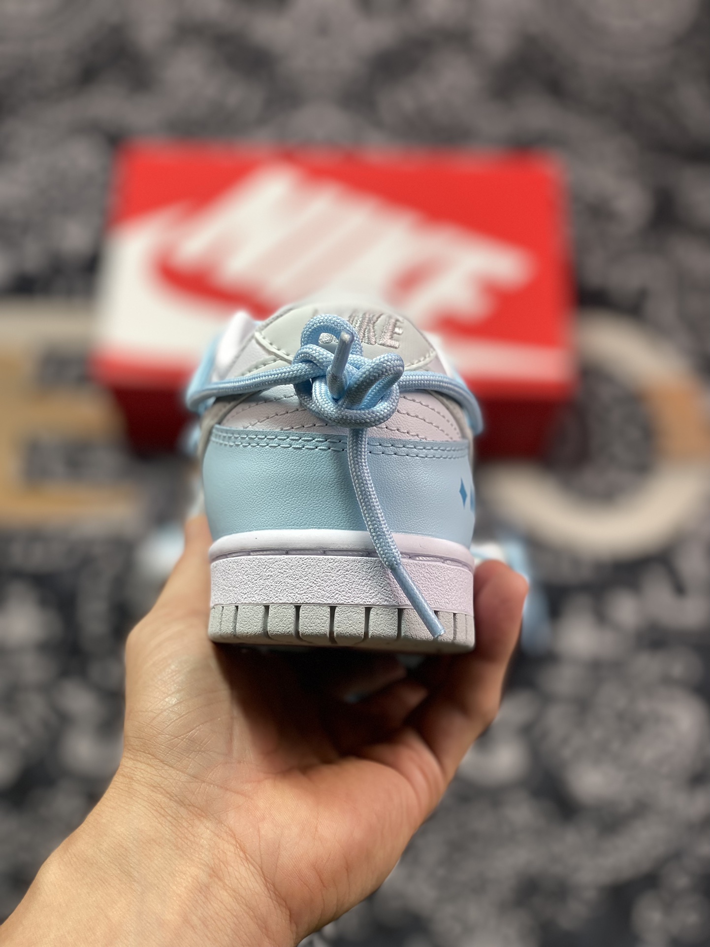 260 耐克Nike SB Dunk Low"Playing card"扣篮系列低帮滑板板鞋“北卡蓝白扑克牌涂鸦绑绳”DV0831-101