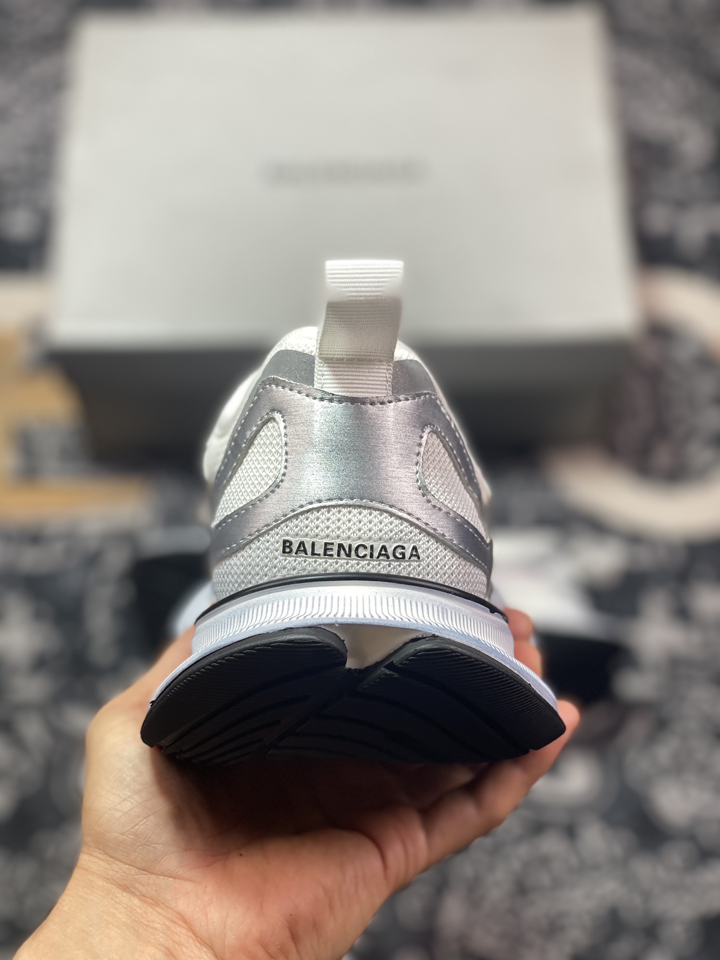 280 巴黎世家BALENCIAGA Circuit Sneakers 环道系列低帮复古慢跑鞋“网织银白黑LOGO做旧”793944 WFLGY 9100