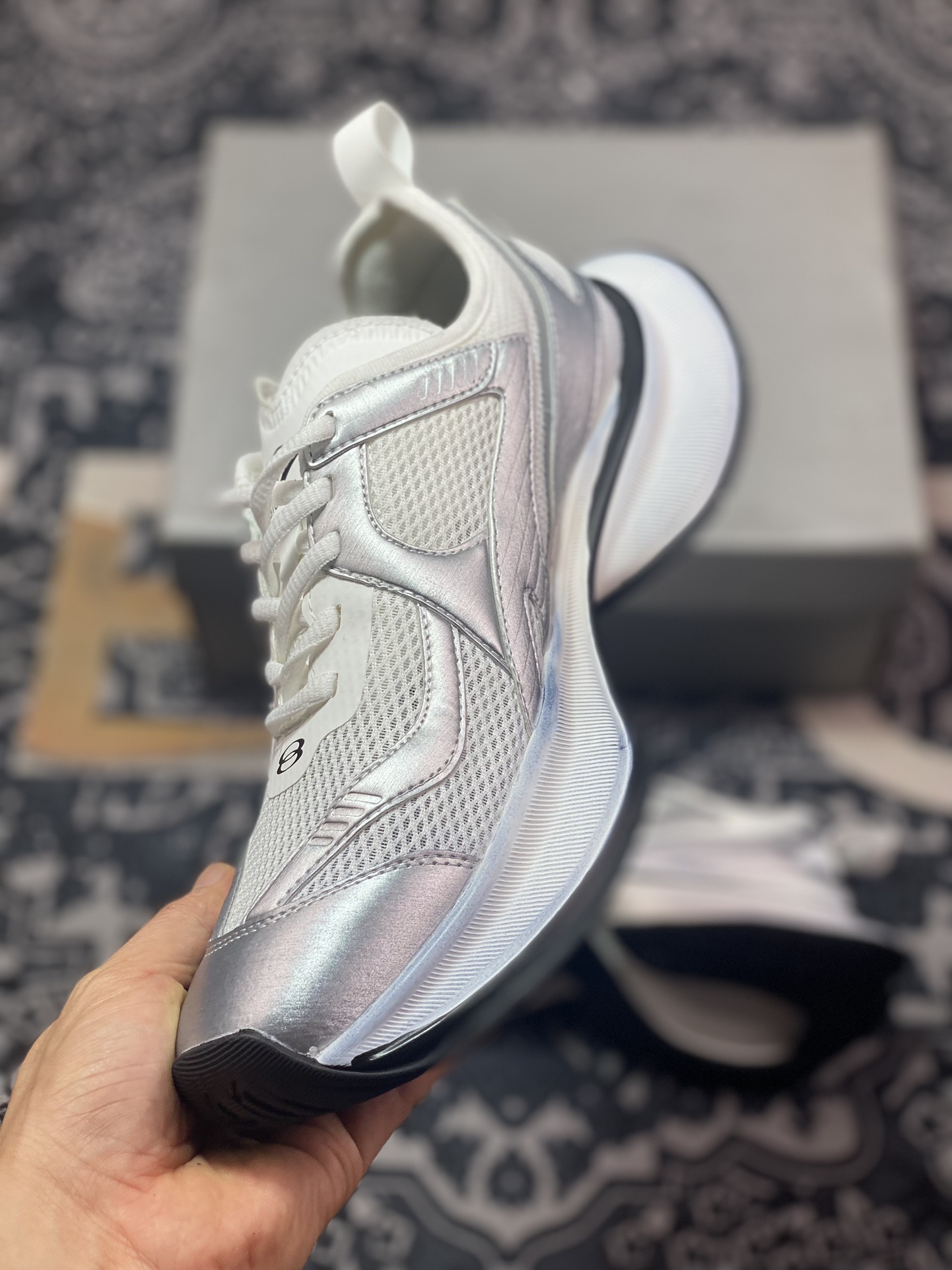 280 巴黎世家BALENCIAGA Circuit Sneakers 环道系列低帮复古慢跑鞋“网织银白黑LOGO做旧”793944 WFLGY 9100