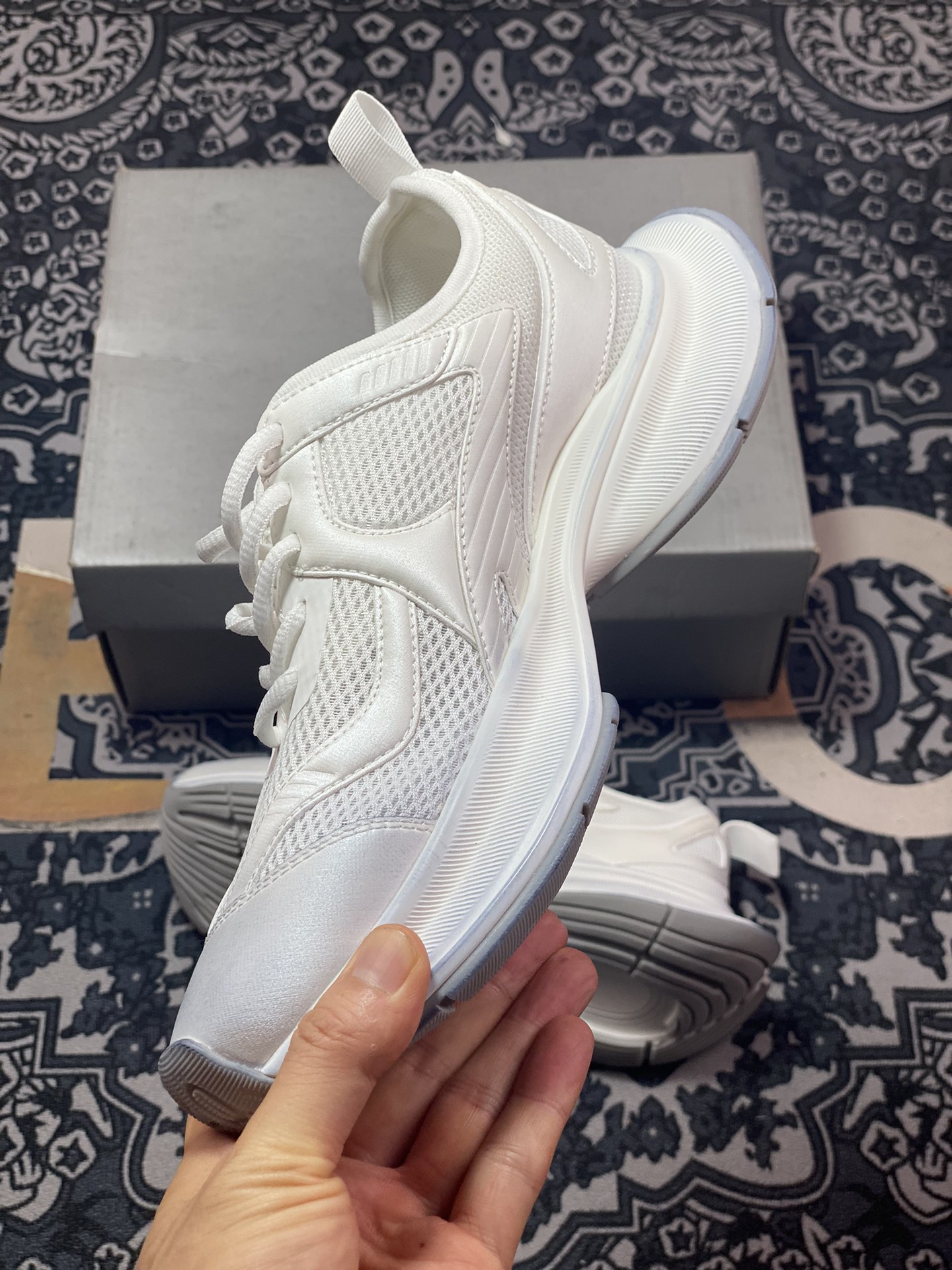 280 巴黎世家BALENCIAGA Circuit Sneakers 环道系列低帮慢跑鞋“网织武士白灰LOGO做旧”793944 WFLGY 0120