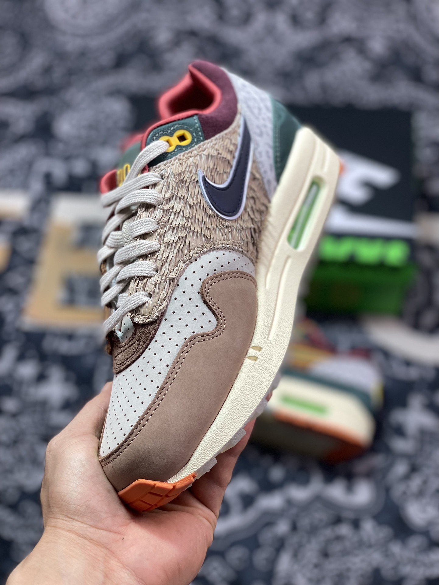 500 优选 原装级别 Division Street x Air Max 1/87 联名复古休闲运动鞋 HQ2639-100