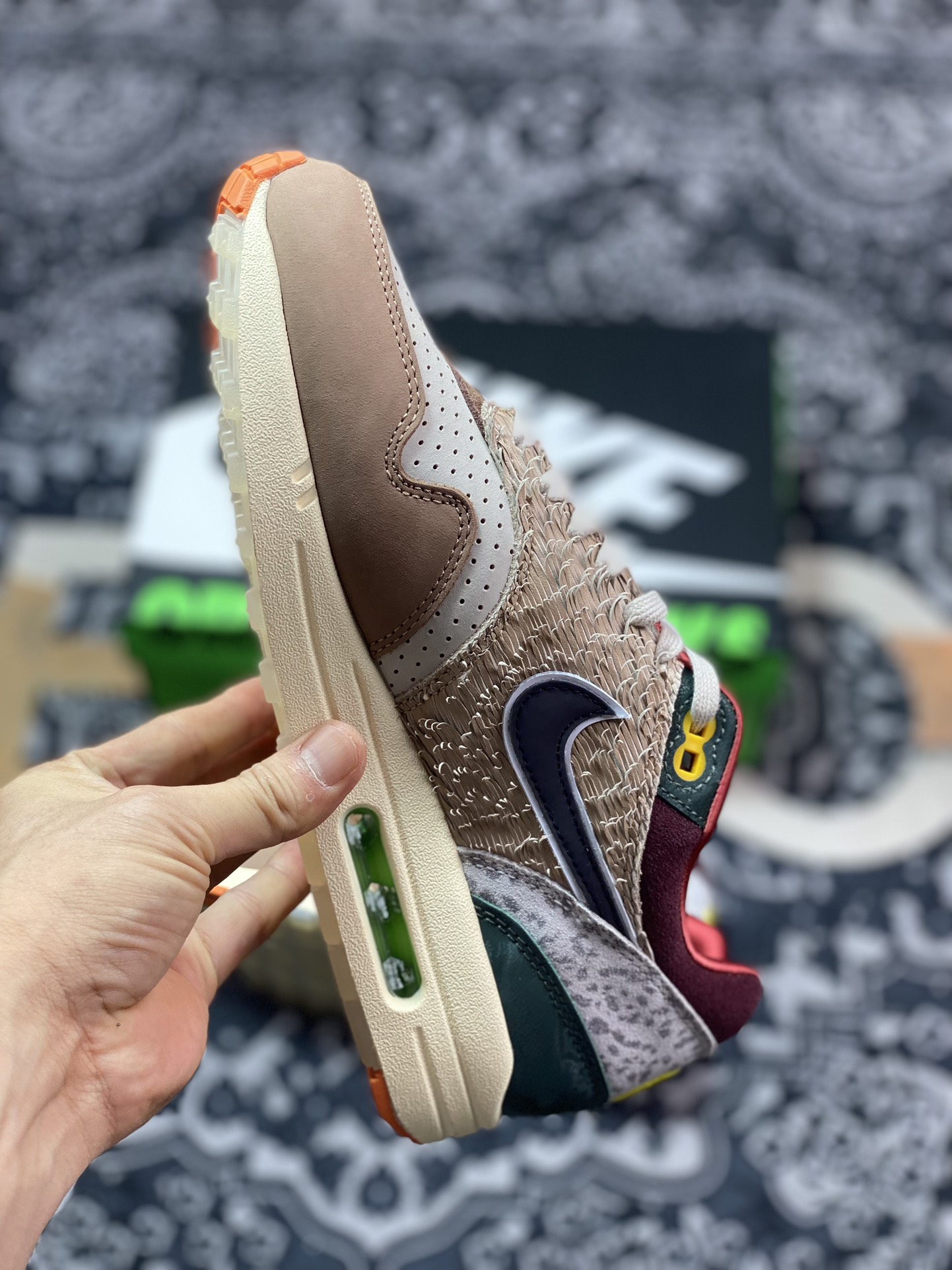 500 优选 原装级别 Division Street x Air Max 1/87 联名复古休闲运动鞋 HQ2639-100