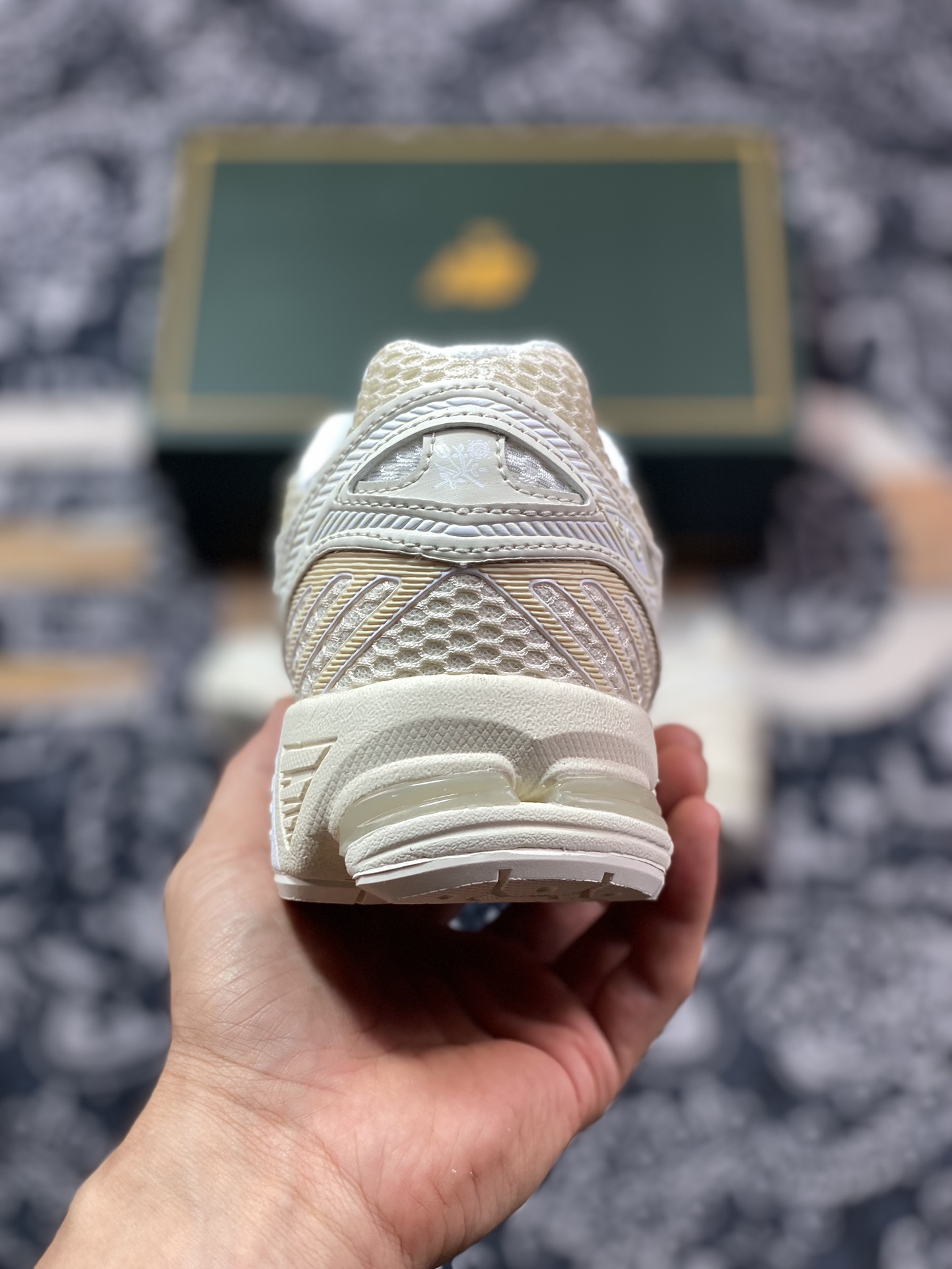 220 新百伦New Balance ML860V2系列低帮经典复古老爹风休闲运动慢跑鞋“联名米白米黄”ML860AH2