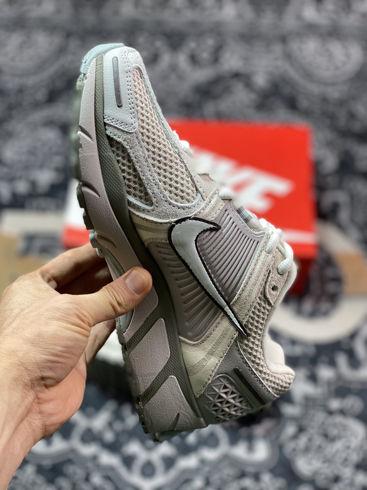 220 原装级别 NK Air Zoom Vomero 5 浅灰卡其 登月5代回弹缓震跑步鞋  FZ3653-104