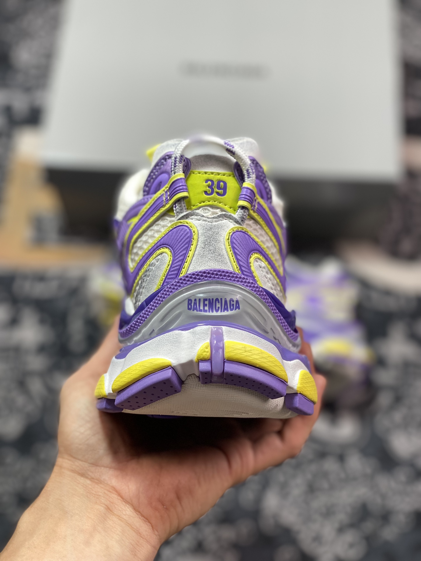 500 巴黎世家BALENCIAGA Runner Sneaker 3.0慢跑系列低帮慢跑鞋“解构破坏香芋紫白荧光黄3.0”779066 W3RXP 9570