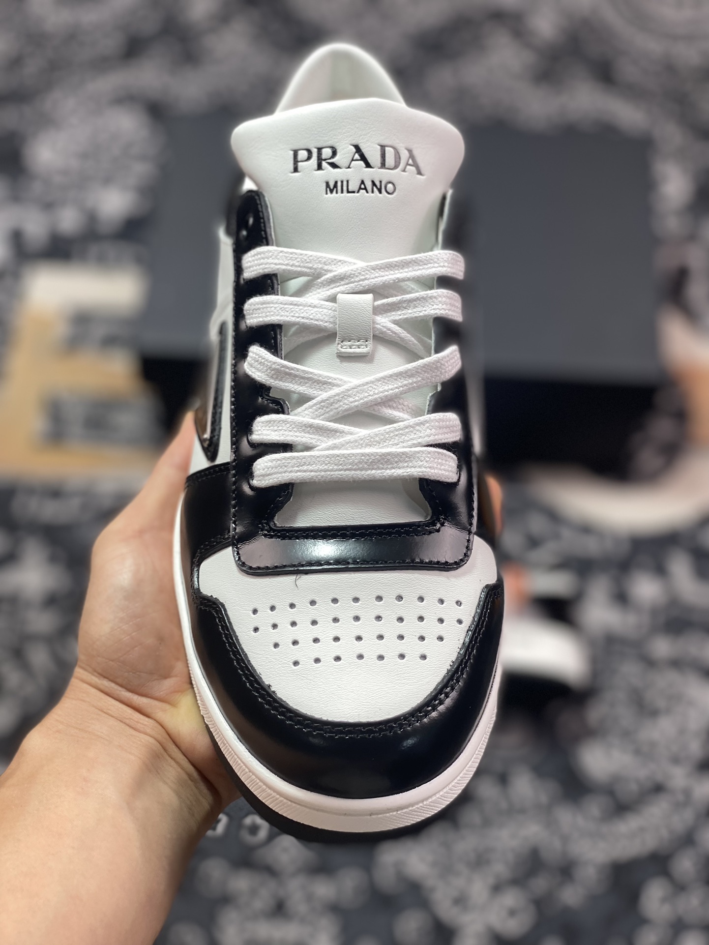 500 优 Prada Downtown 时尚板鞋 黑色