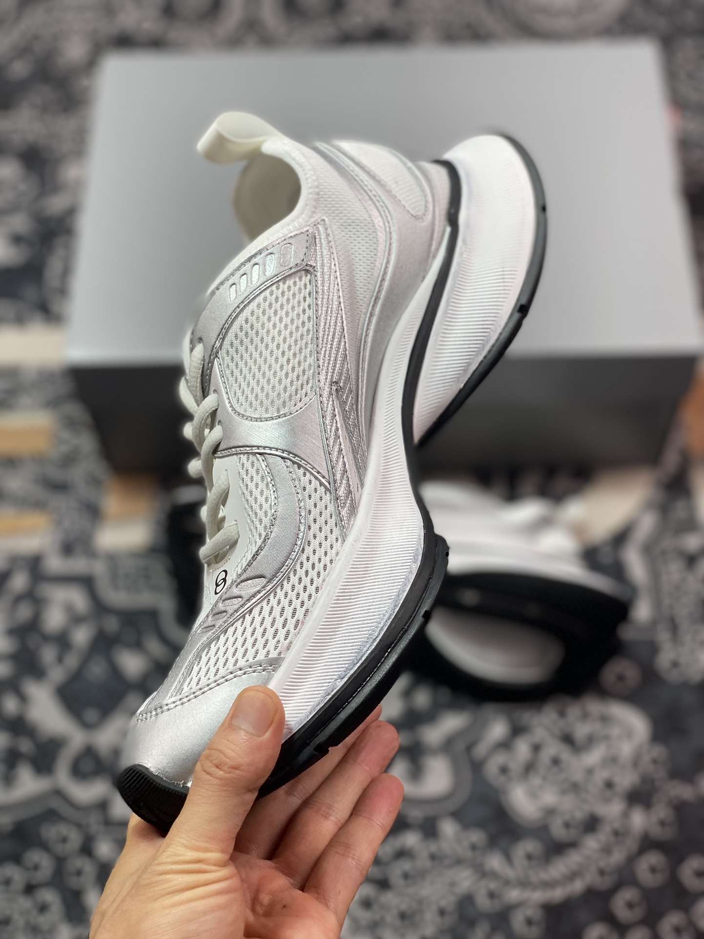 380 BALENCIAGA Circuit Sneakers 环道系列低帮复古阔型底姥爹风潮流百搭休闲慢跑鞋“网织银白黑LOGO”