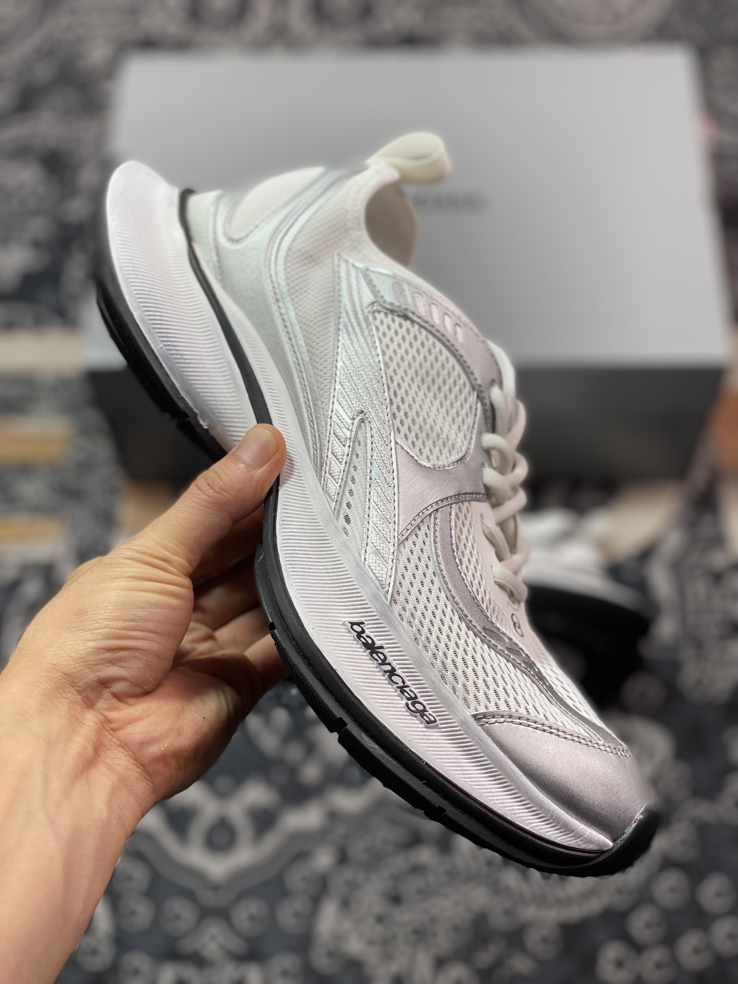 380 BALENCIAGA Circuit Sneakers 环道系列低帮复古阔型底姥爹风潮流百搭休闲慢跑鞋“网织银白黑LOGO”