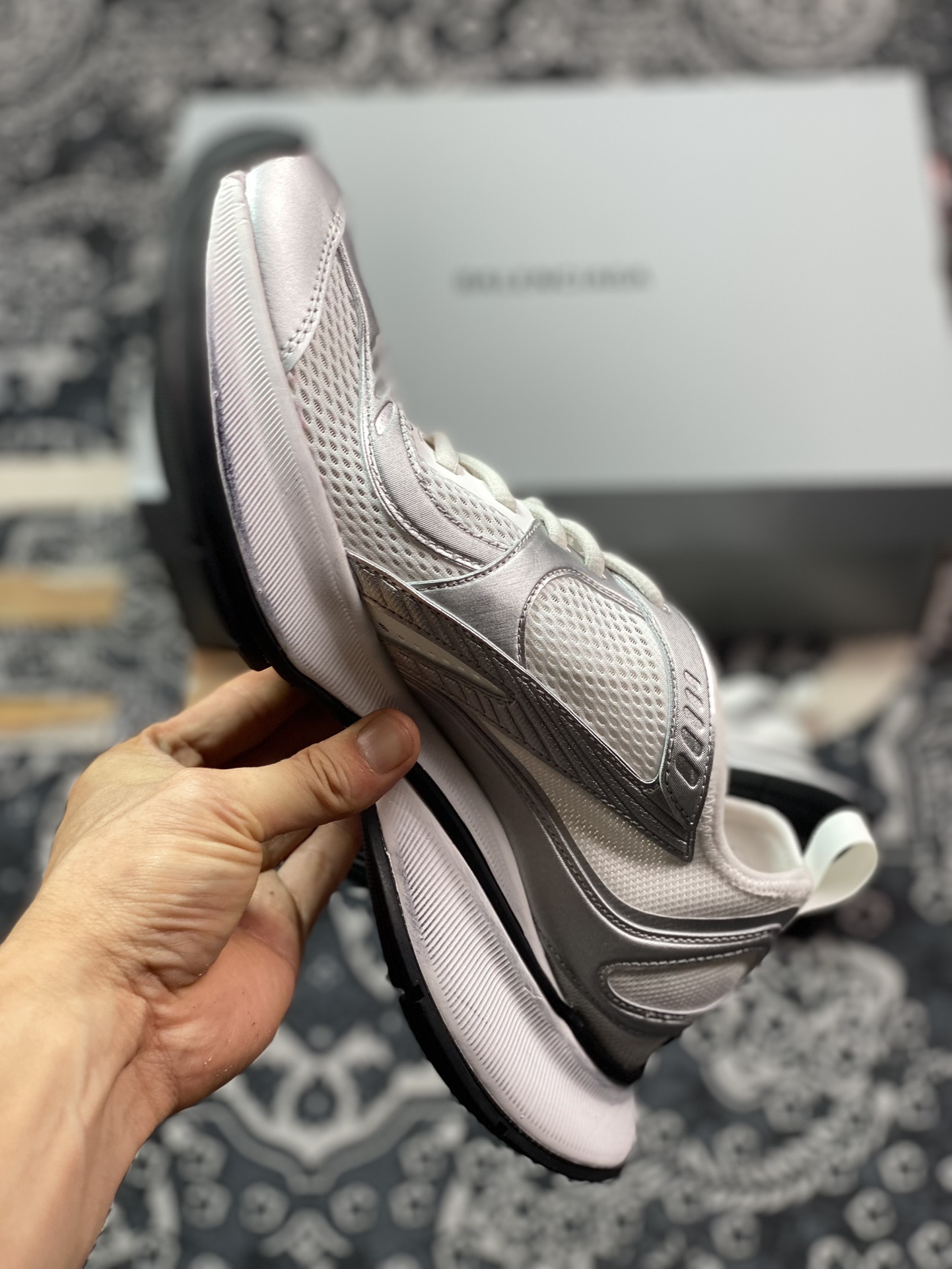 380 BALENCIAGA Circuit Sneakers 环道系列低帮复古阔型底姥爹风潮流百搭休闲慢跑鞋“网织银白黑LOGO”