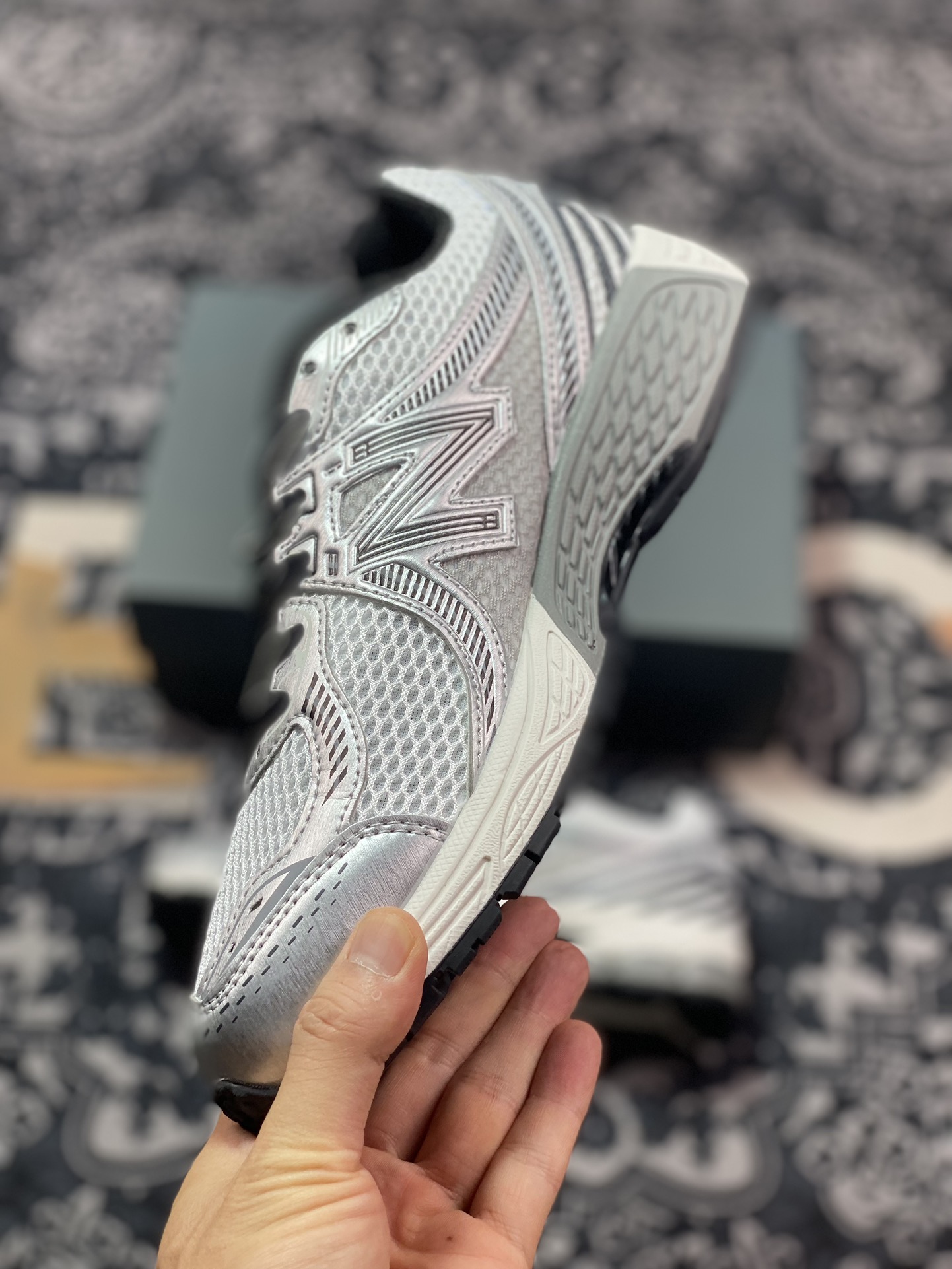 220 新百伦New Balance ML860V2系列低帮经典慢跑鞋“银灰浅灰白”ML860GB2