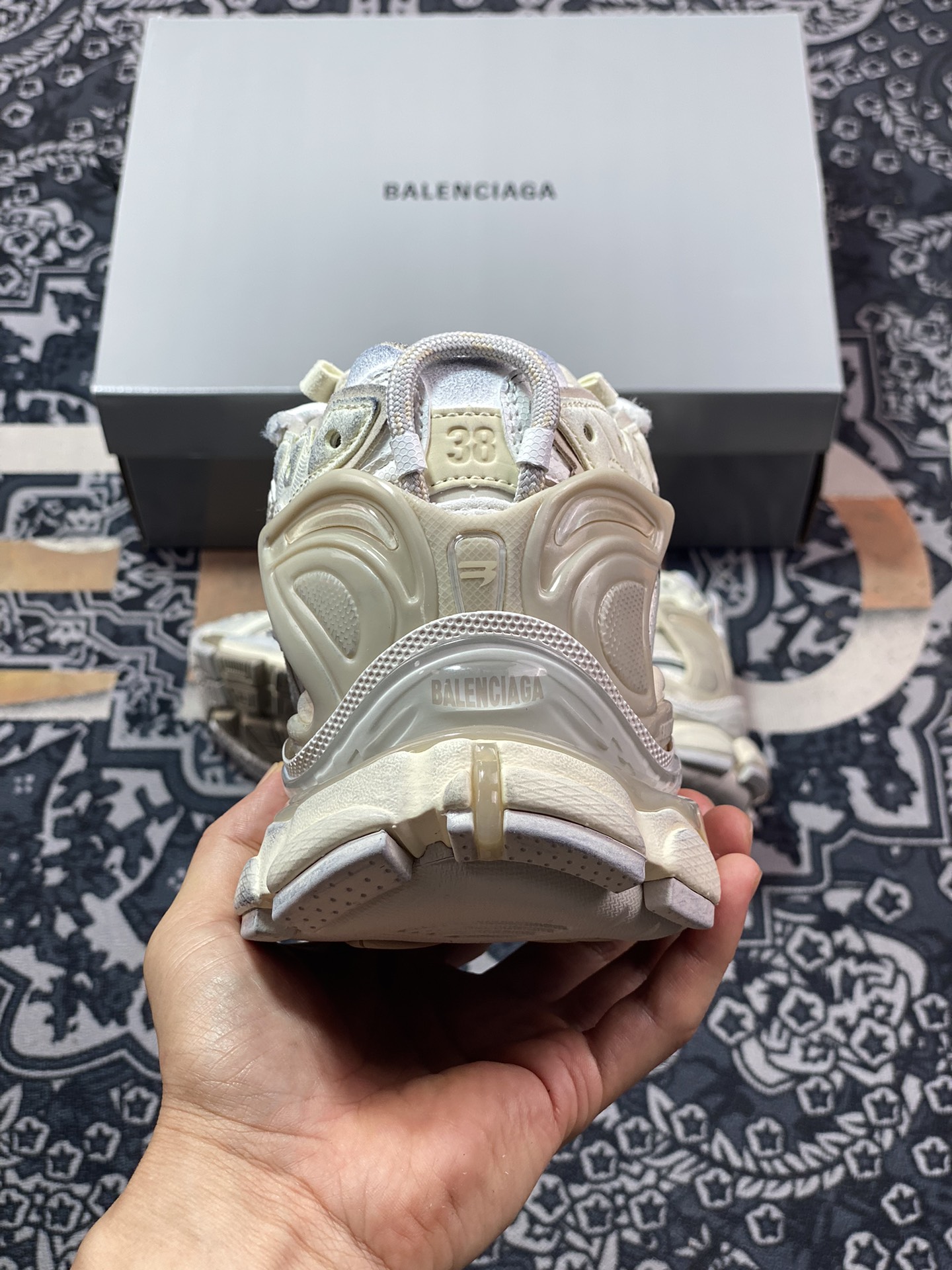 500 巴黎世家BALENCIAGA Runner Sneaker"White/Yellow"2.0慢跑慢跑鞋“2.0解构破坏做旧米白黄”