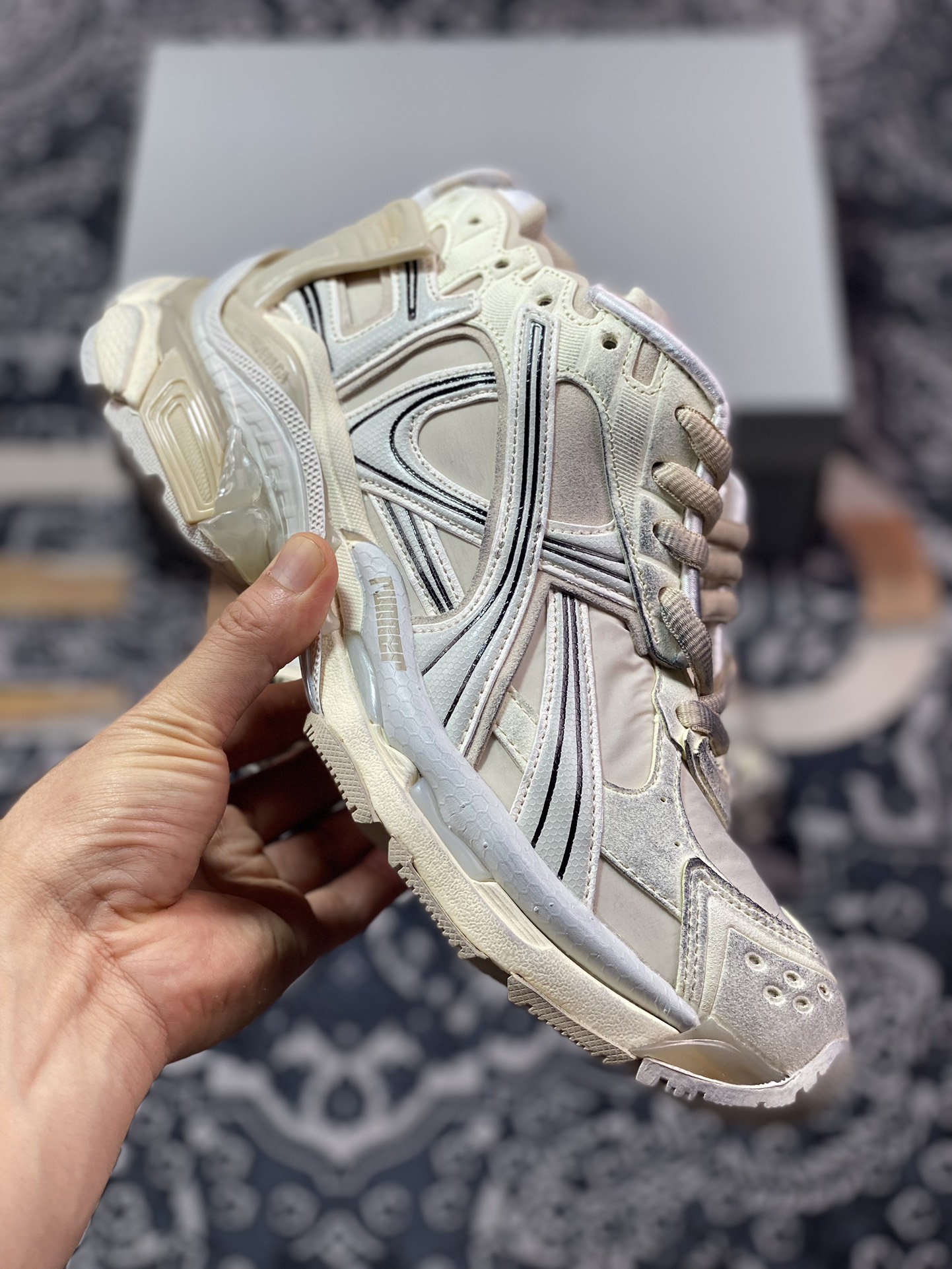 500 巴黎世家BALENCIAGA Runner Sneaker"White/Yellow"2.0慢跑慢跑鞋“2.0解构破坏做旧米白黄”