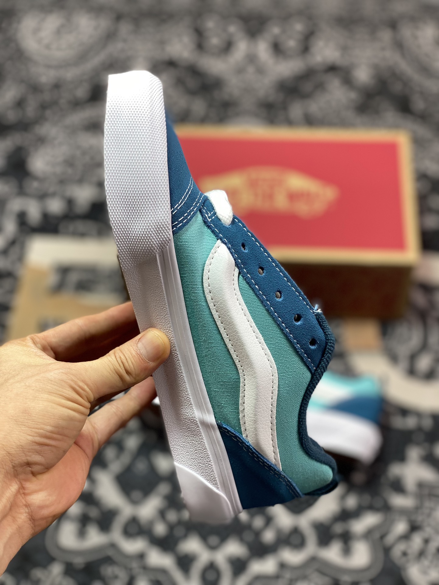 Vans Classics Knu Skool 范斯新款 新配色灰蓝面包鞋  VNOOOCSOBER