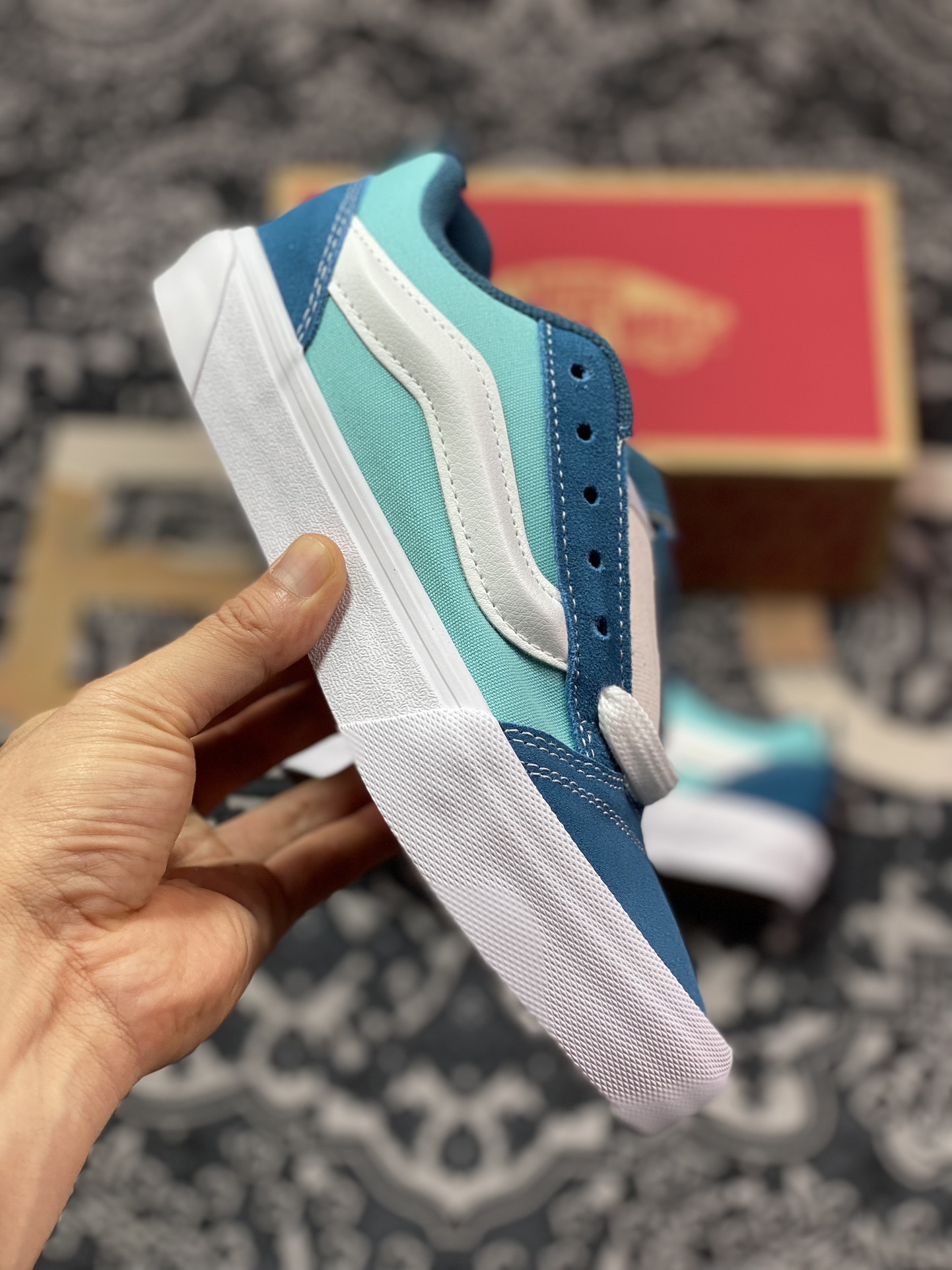 Vans Classics Knu Skool 范斯新款 新配色灰蓝面包鞋  VNOOOCSOBER