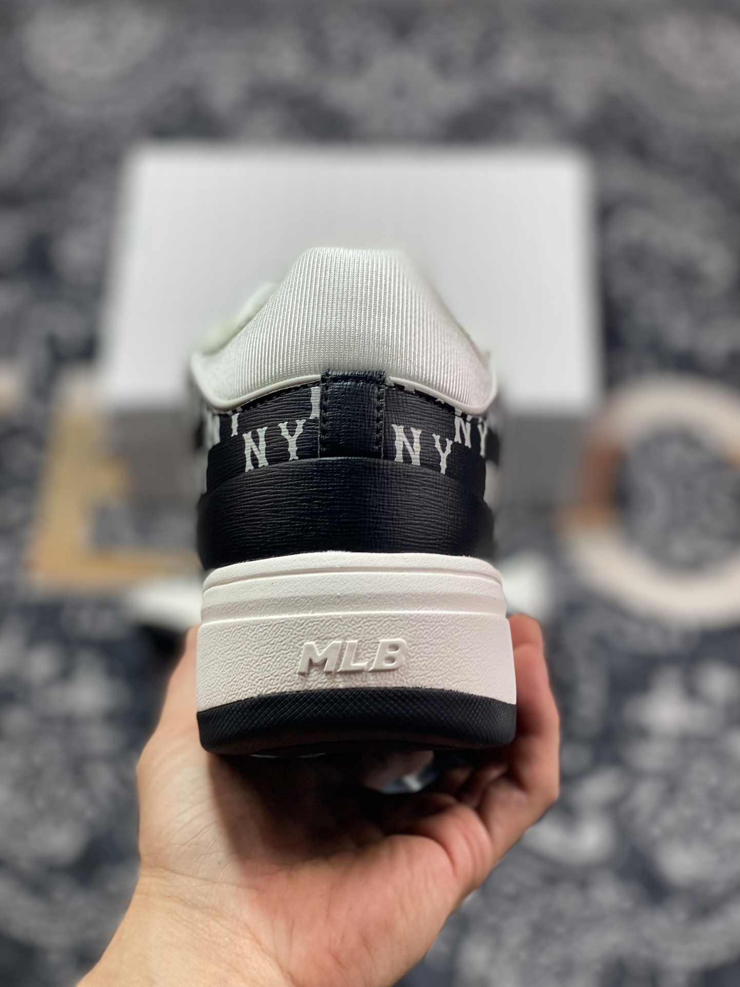 New York Yankees x MLB Chunky Liner Basic Mid 学长鞋板鞋“魔术贴米白黑NY大标印面”3ASXLM13N-GP002C