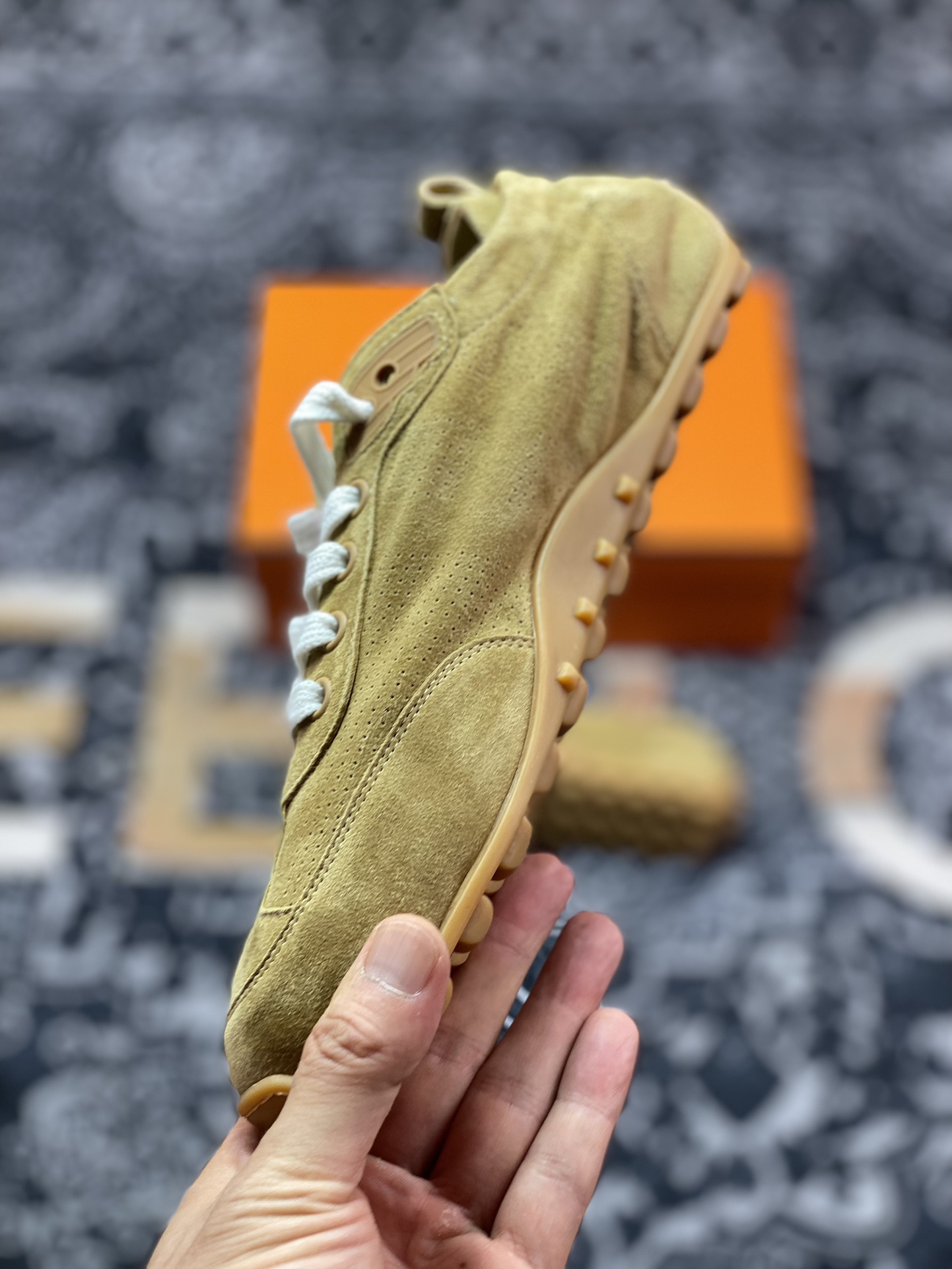 爱马仕/Hermès IN Suede Sneaker Low IN系列低帮运动鞋“麂皮麦黄沙棕”H241193Z 02390