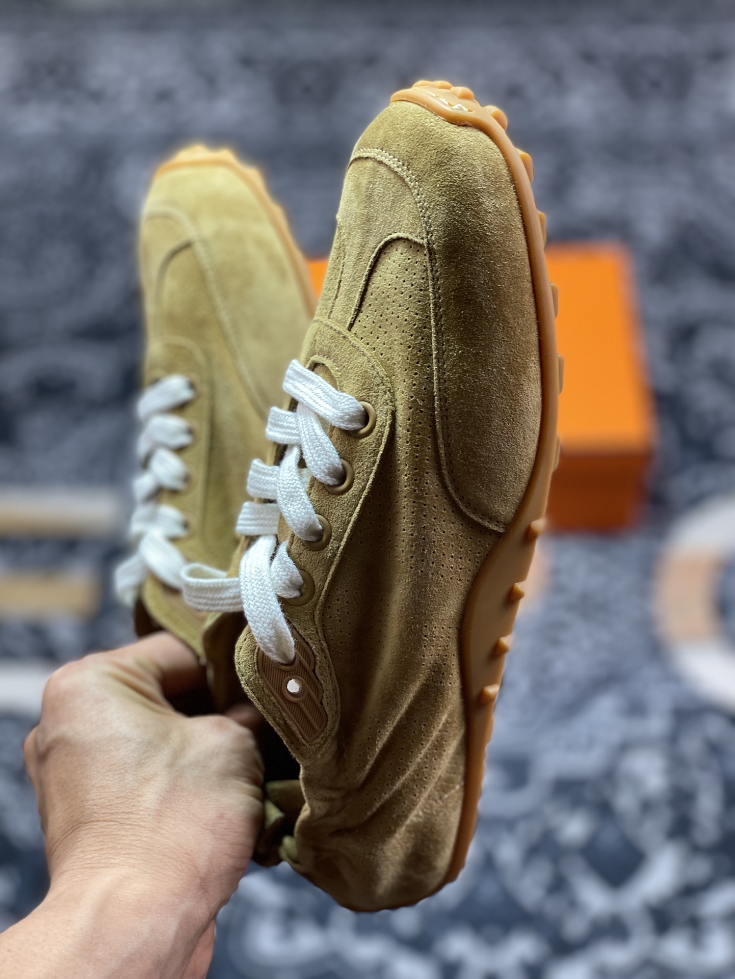 爱马仕/Hermès IN Suede Sneaker Low IN系列低帮运动鞋“麂皮麦黄沙棕”H241193Z 02390