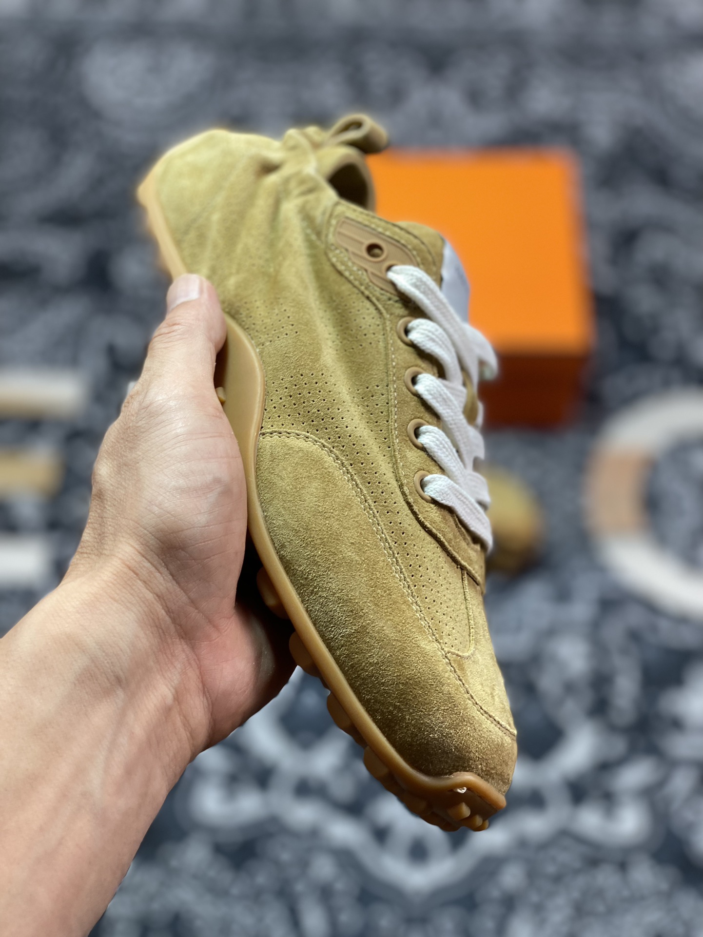 爱马仕/Hermès IN Suede Sneaker Low IN系列低帮运动鞋“麂皮麦黄沙棕”H241193Z 02390