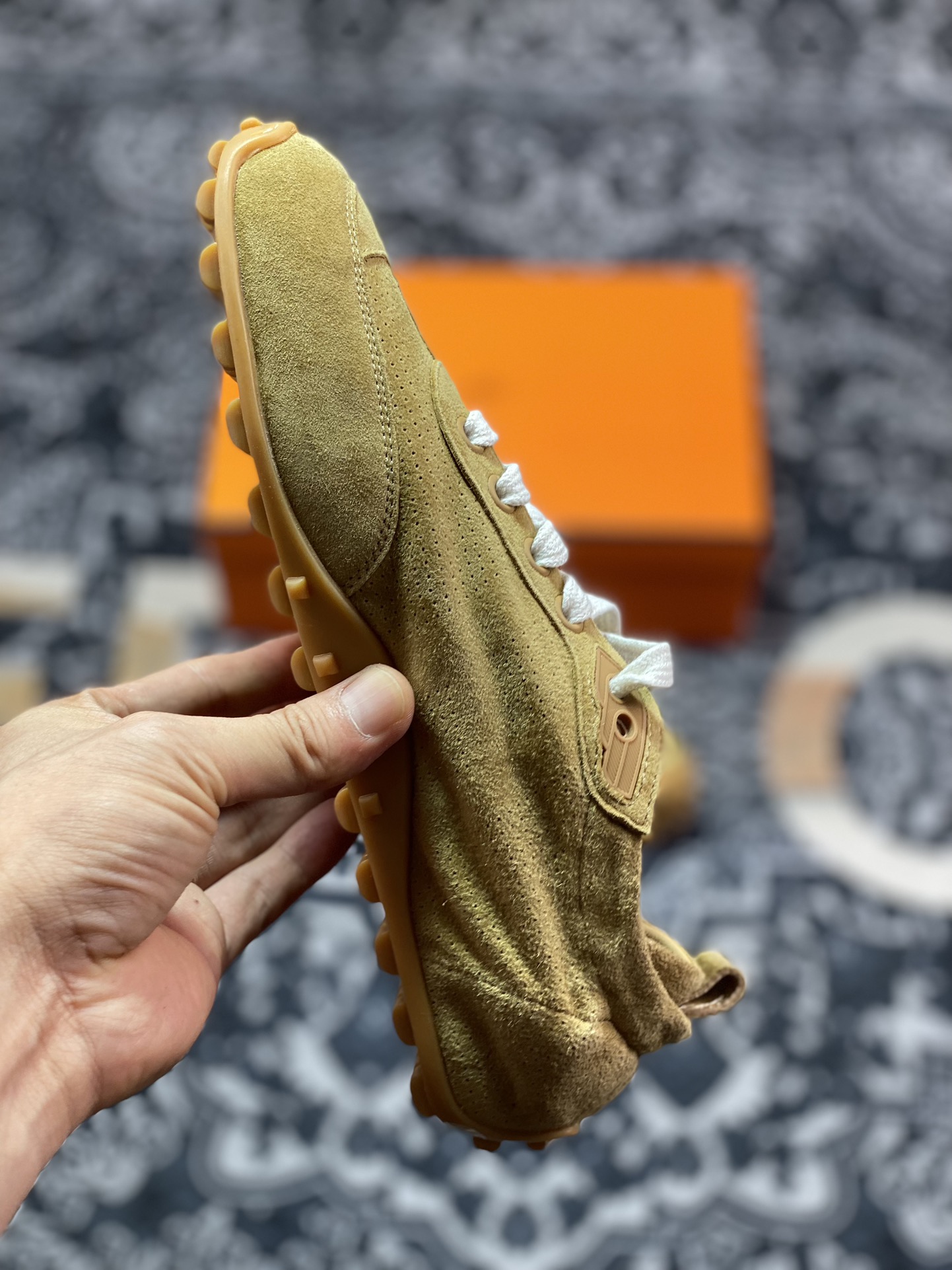 爱马仕/Hermès IN Suede Sneaker Low IN系列低帮运动鞋“麂皮麦黄沙棕”H241193Z 02390