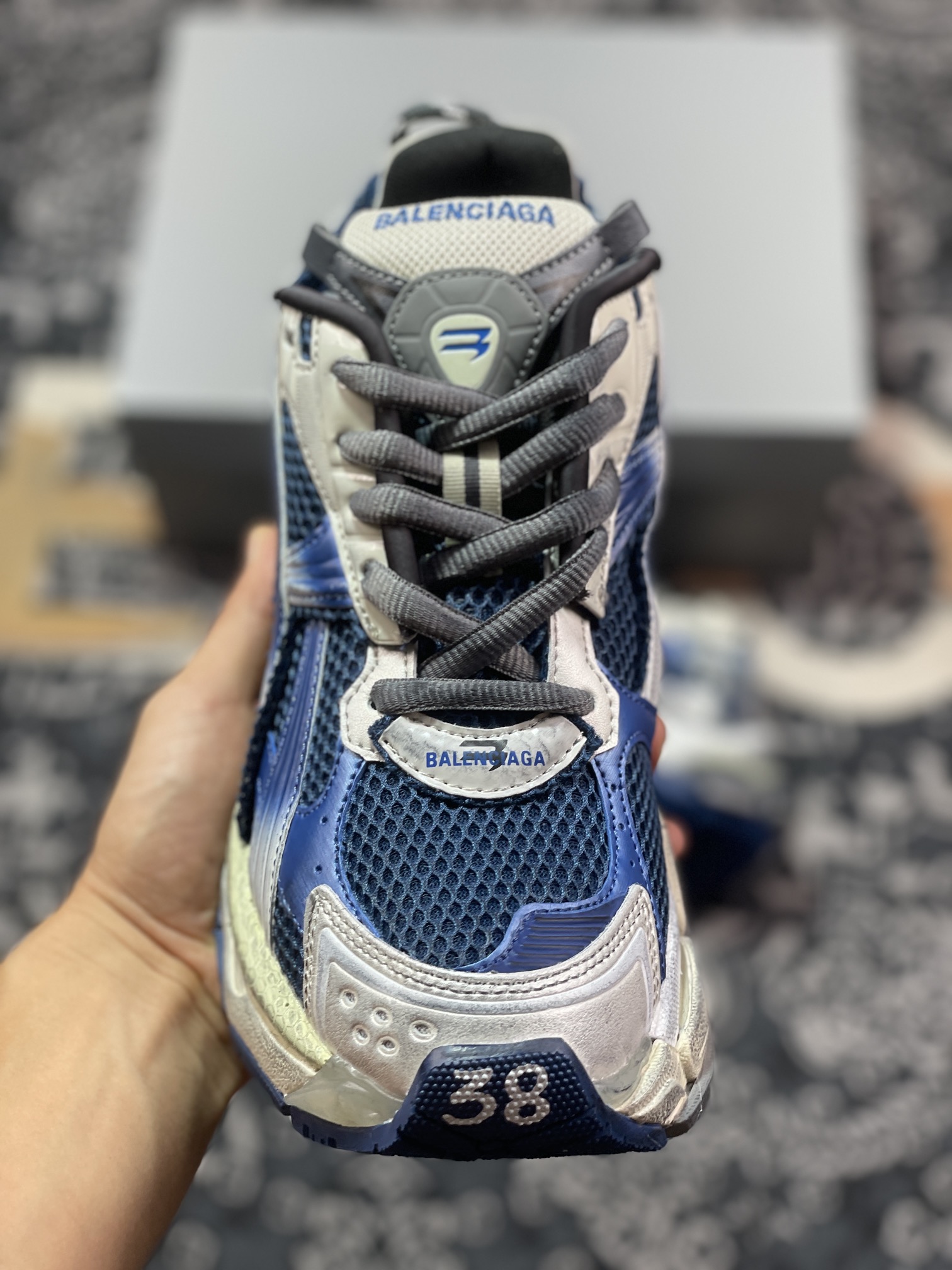 巴黎世家BALENCIAGA Runner Sneaker”Deep Blue/White”2.0慢跑鞋“2.0解构破坏白灰深蓝渐变”772767 WRUNG 2410