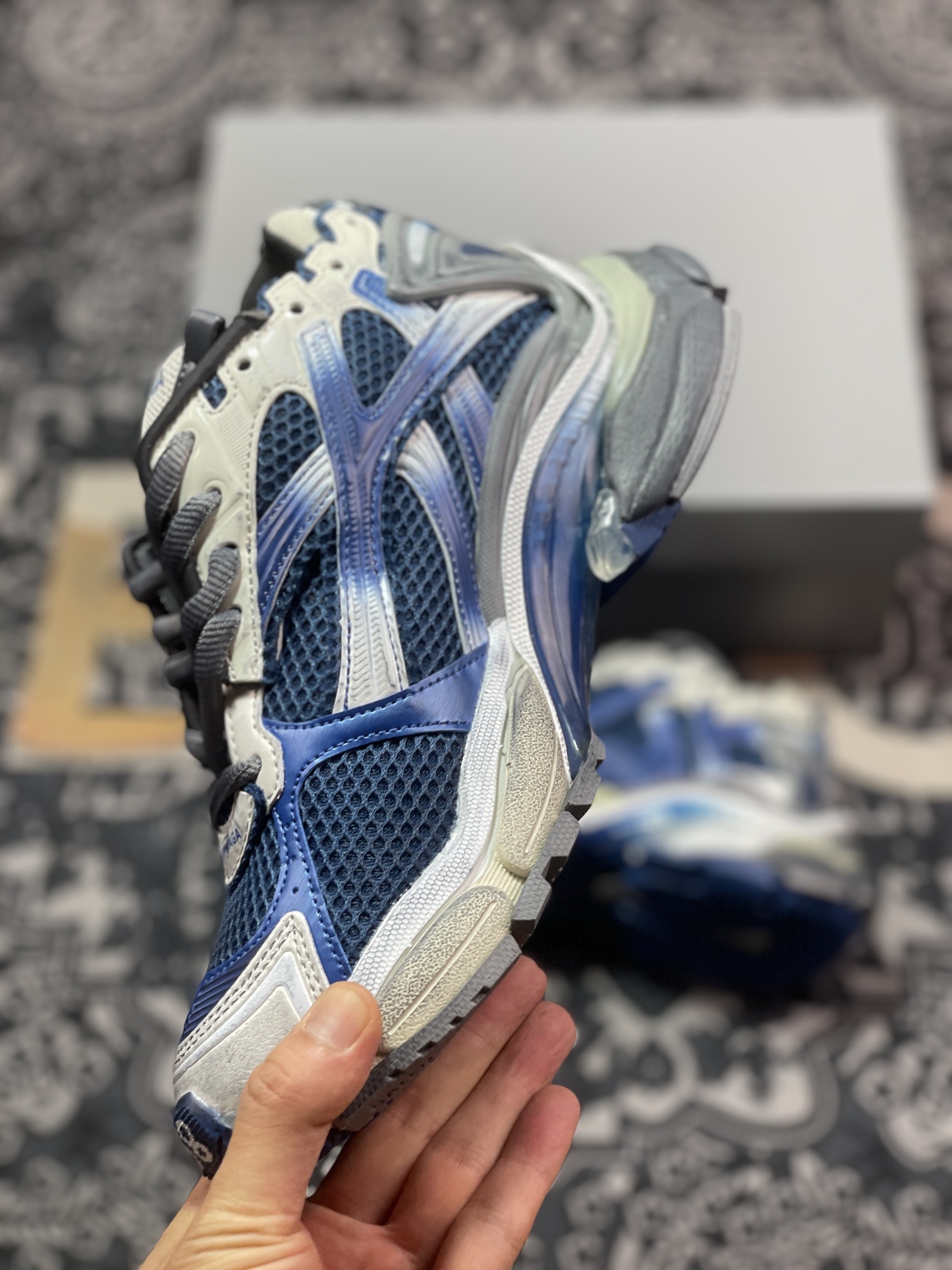 巴黎世家BALENCIAGA Runner Sneaker”Deep Blue/White”2.0慢跑鞋“2.0解构破坏白灰深蓝渐变”772767 WRUNG 2410