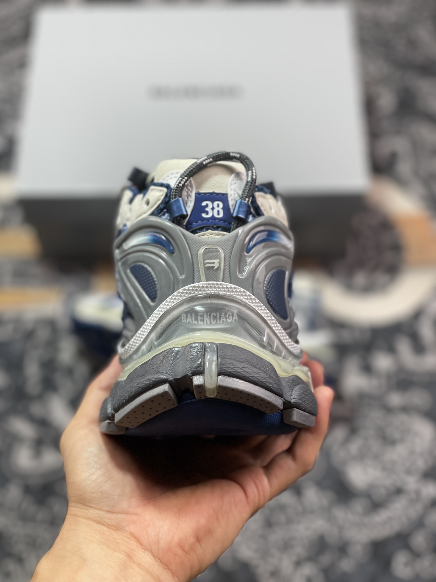 巴黎世家BALENCIAGA Runner Sneaker”Deep Blue/White”2.0慢跑鞋“2.0解构破坏白灰深蓝渐变”772767 WRUNG 2410