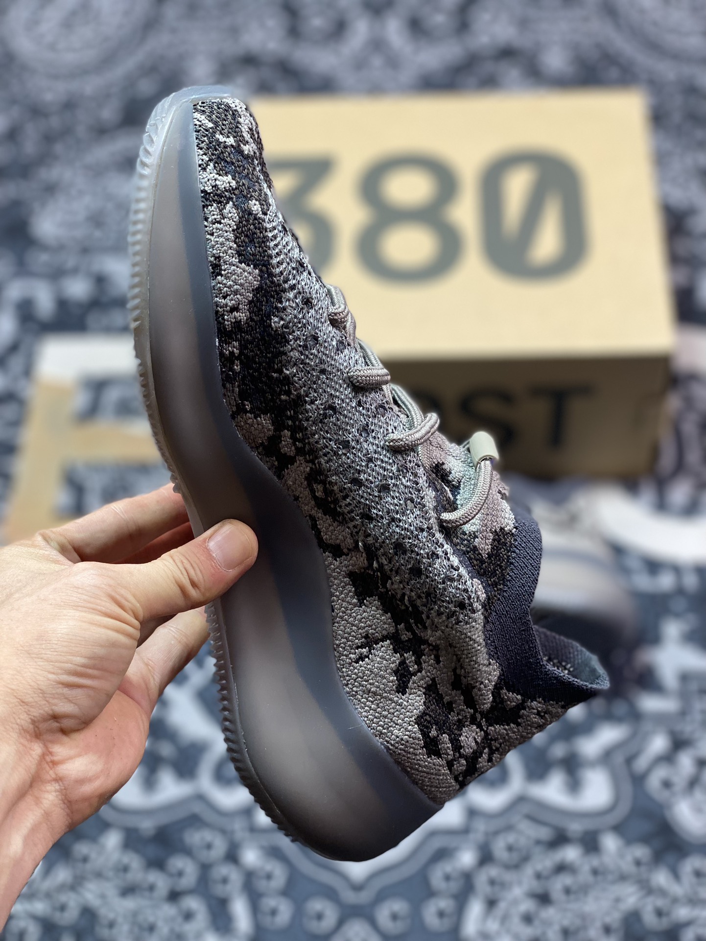 优选  阿迪Yeezy 380 Boost 侃爷椰子380 ” GZ0472” 黑灰色 GZ0472