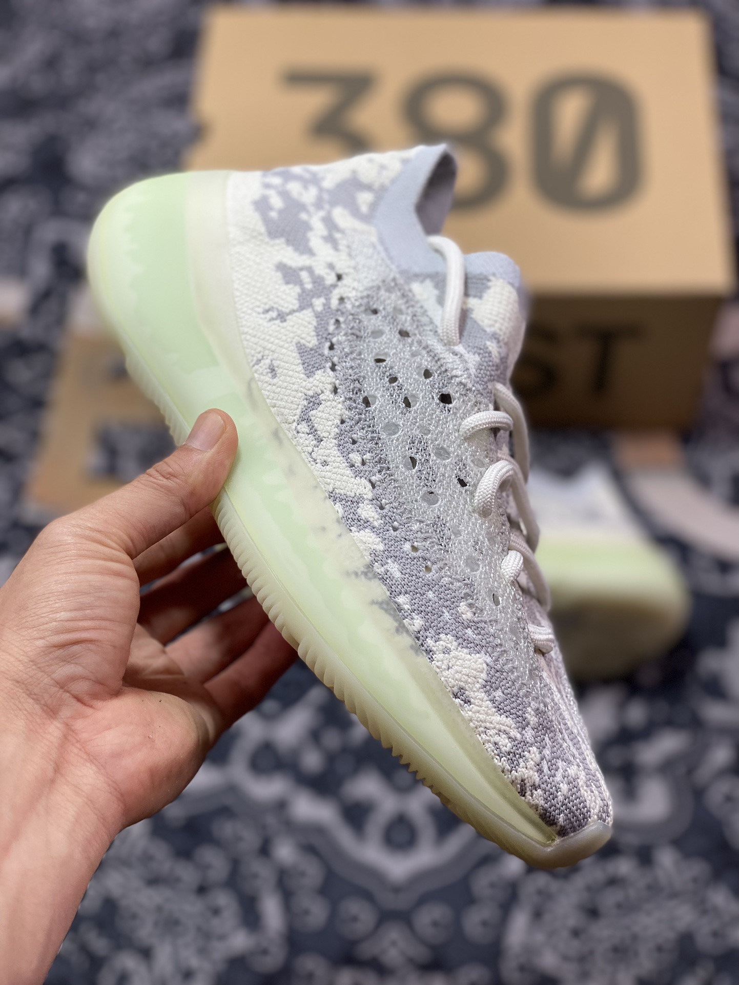 优选 Adidas 阿迪达斯 Yeezy 380 Boost ” Aline ” 外星人 FV3260 椰子380